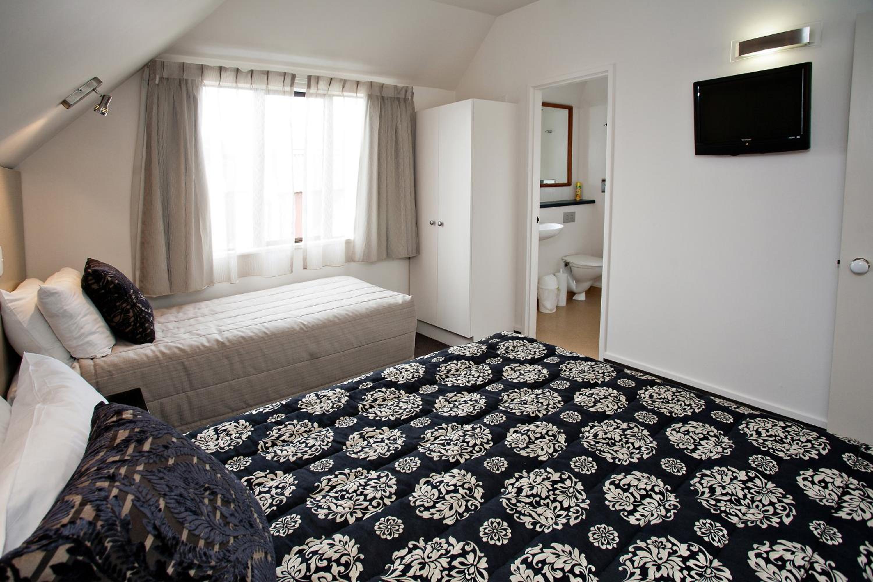 One-Bedroom Apartment - Photo 7