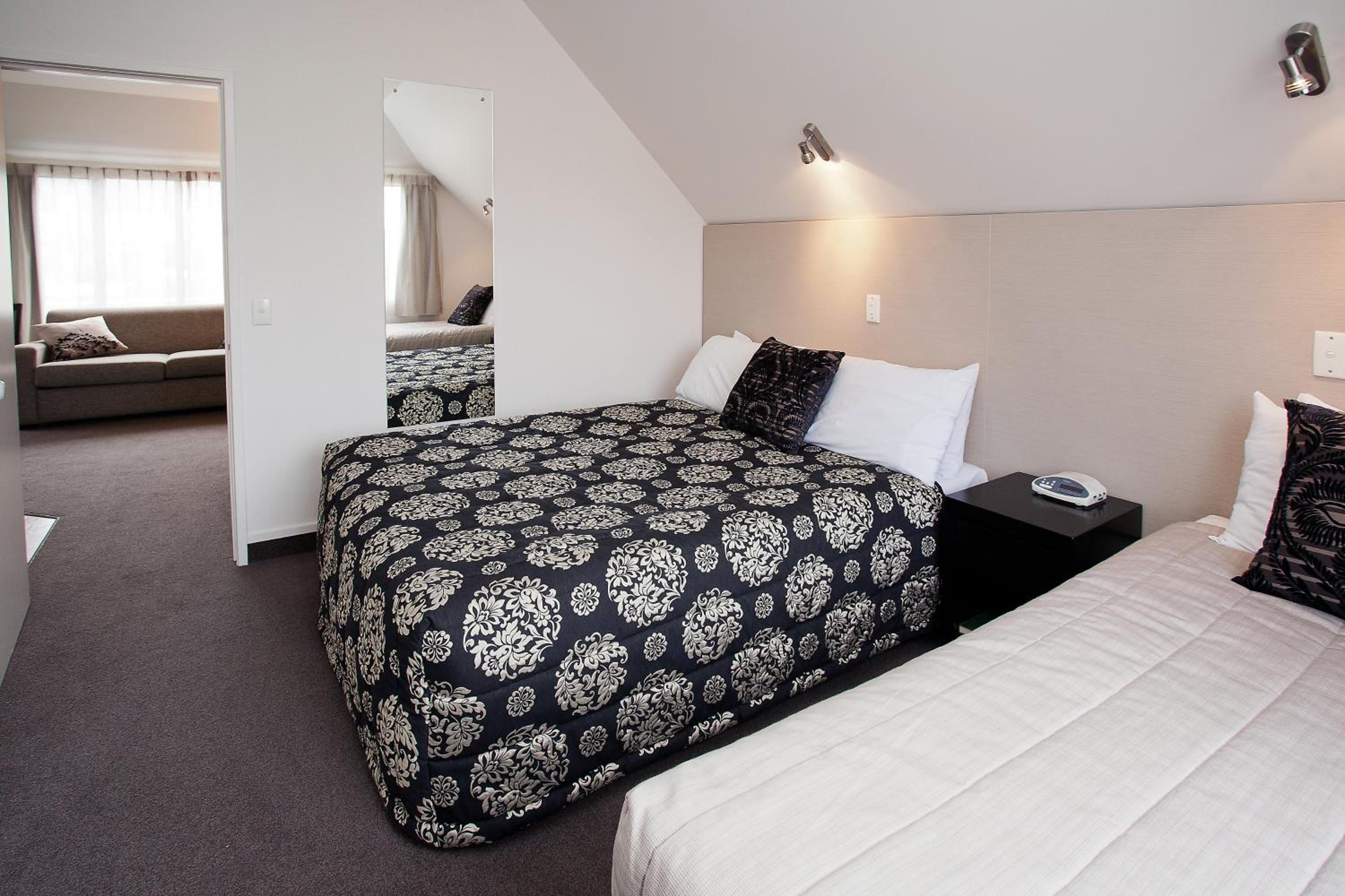 One-Bedroom Apartment - Photo 8