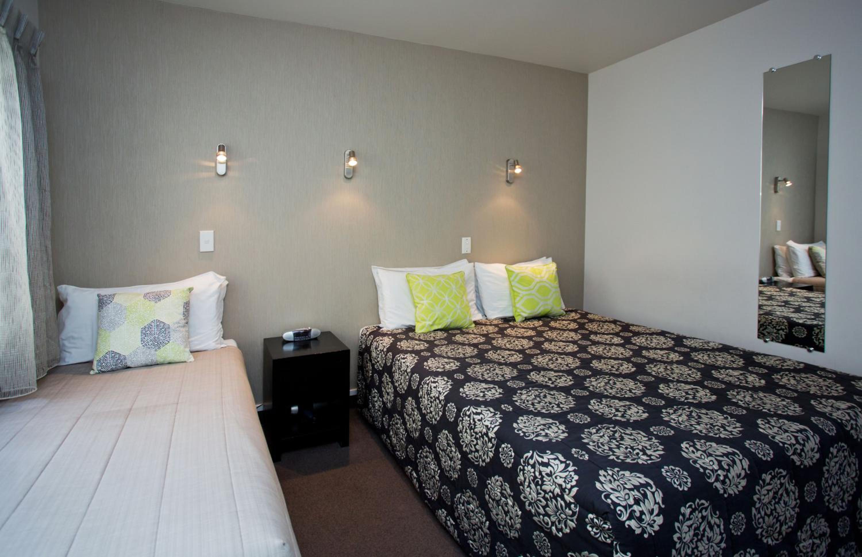One-Bedroom Apartment - Photo 12