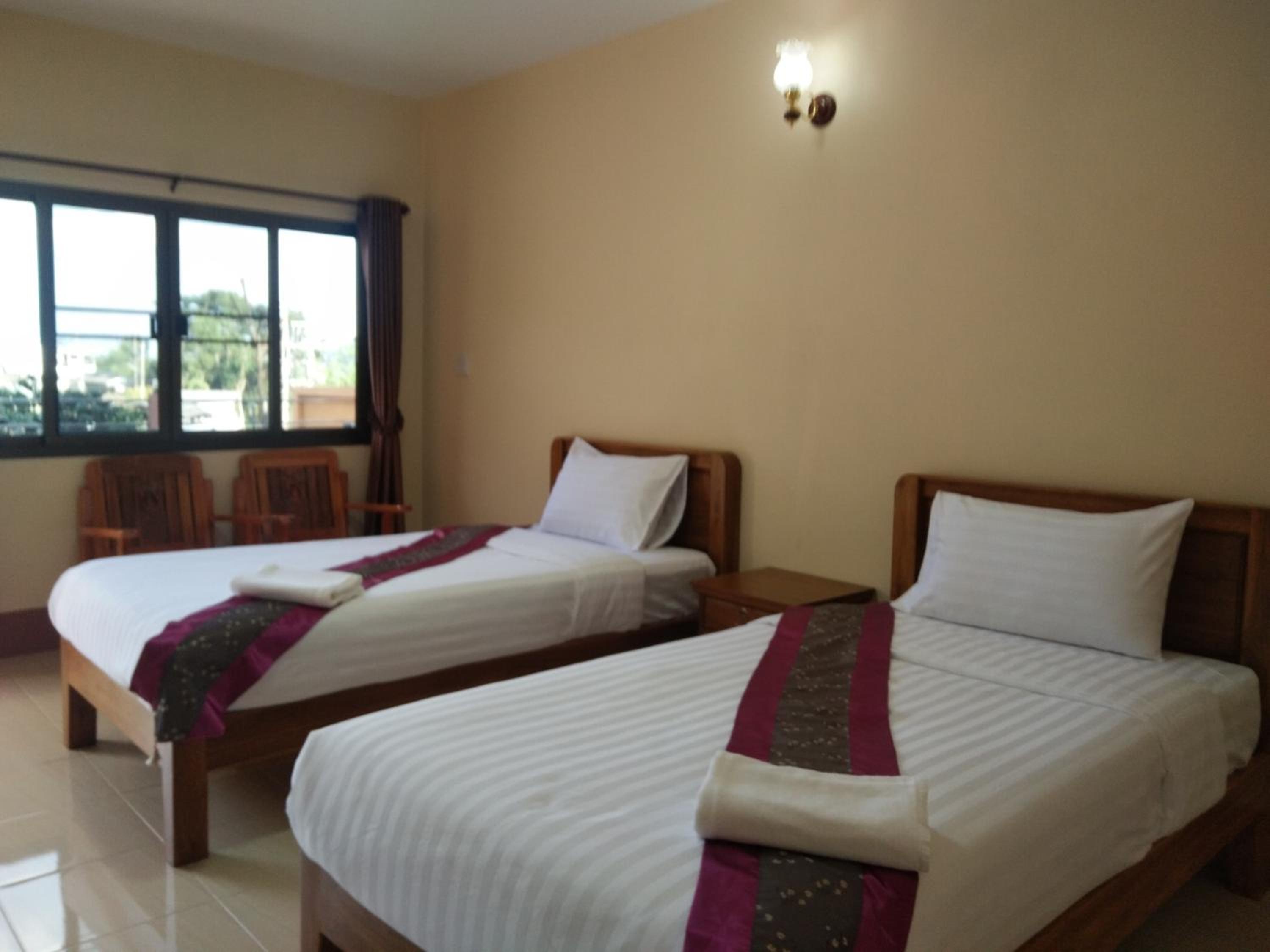 Twin Room - Photo 2