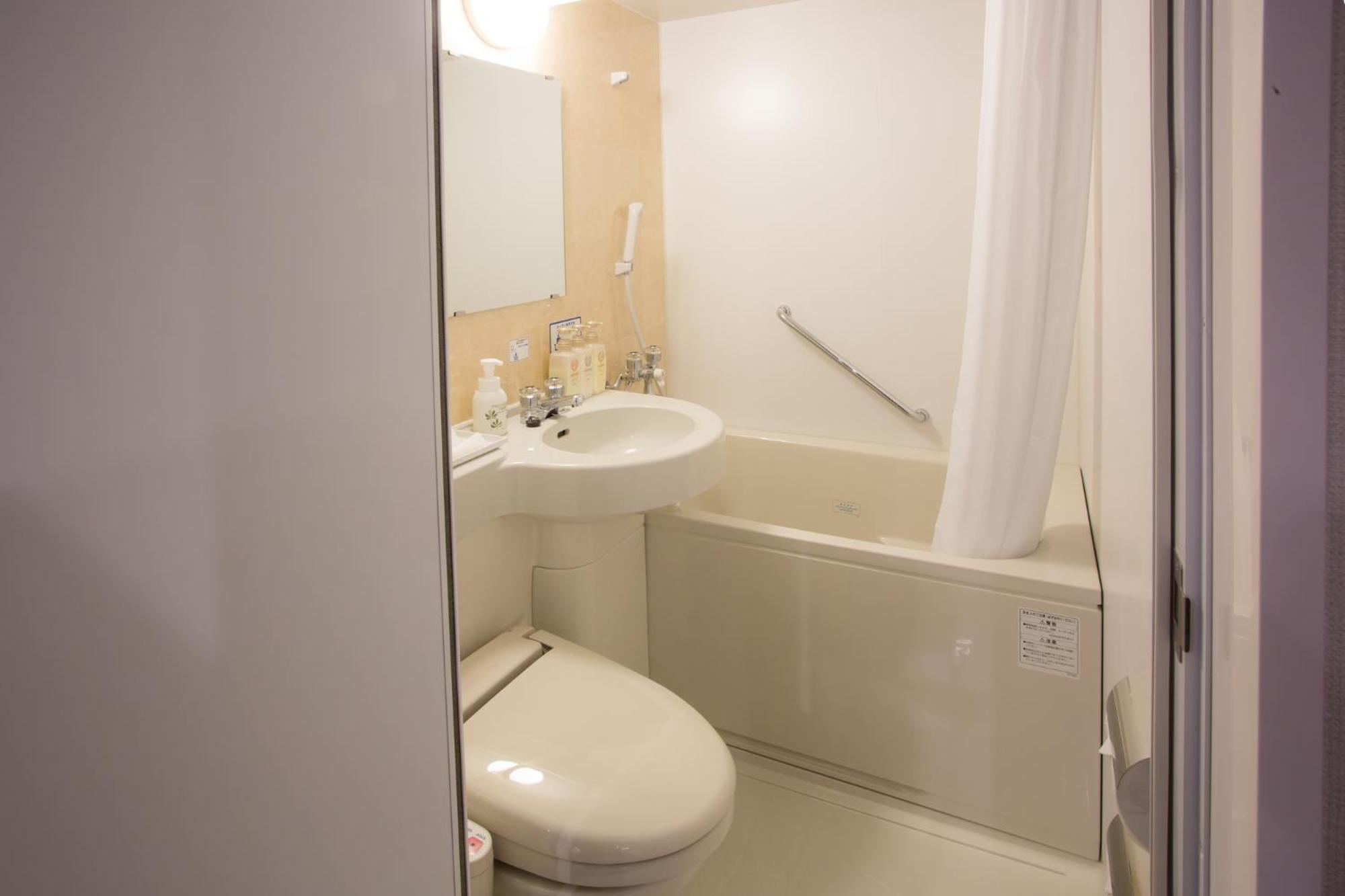 Economy Twin Room - Non-Smoking - Photo 3