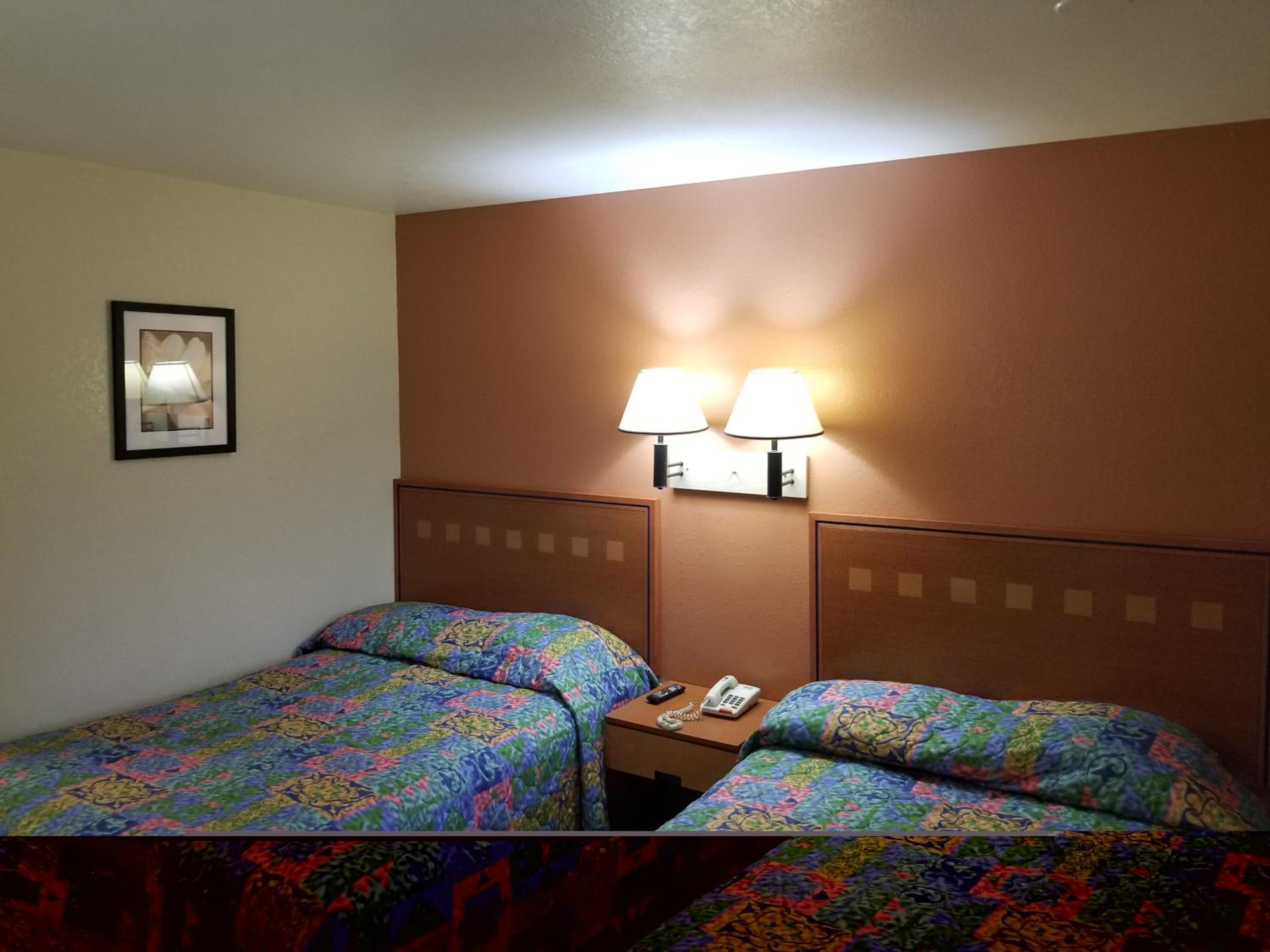 Double Room with Two Double Beds - Smoking photo 1