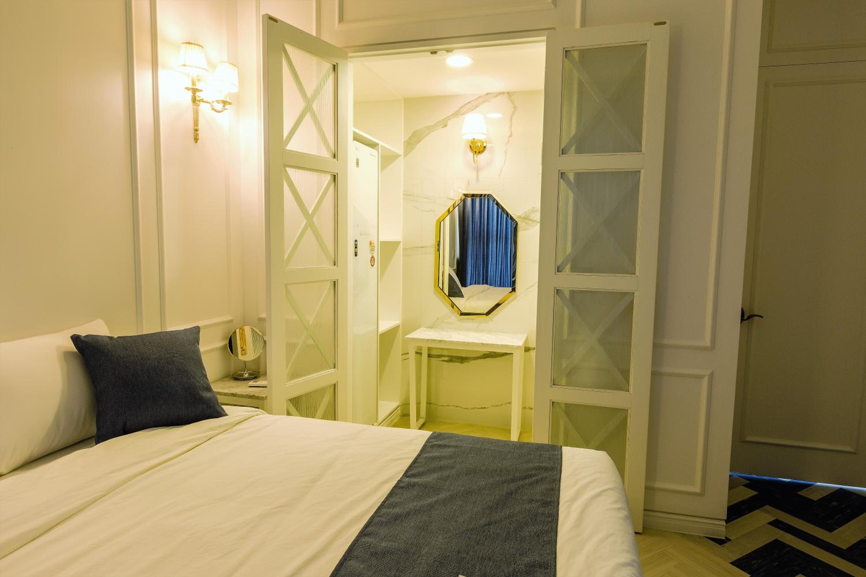 Gladsheim Suite