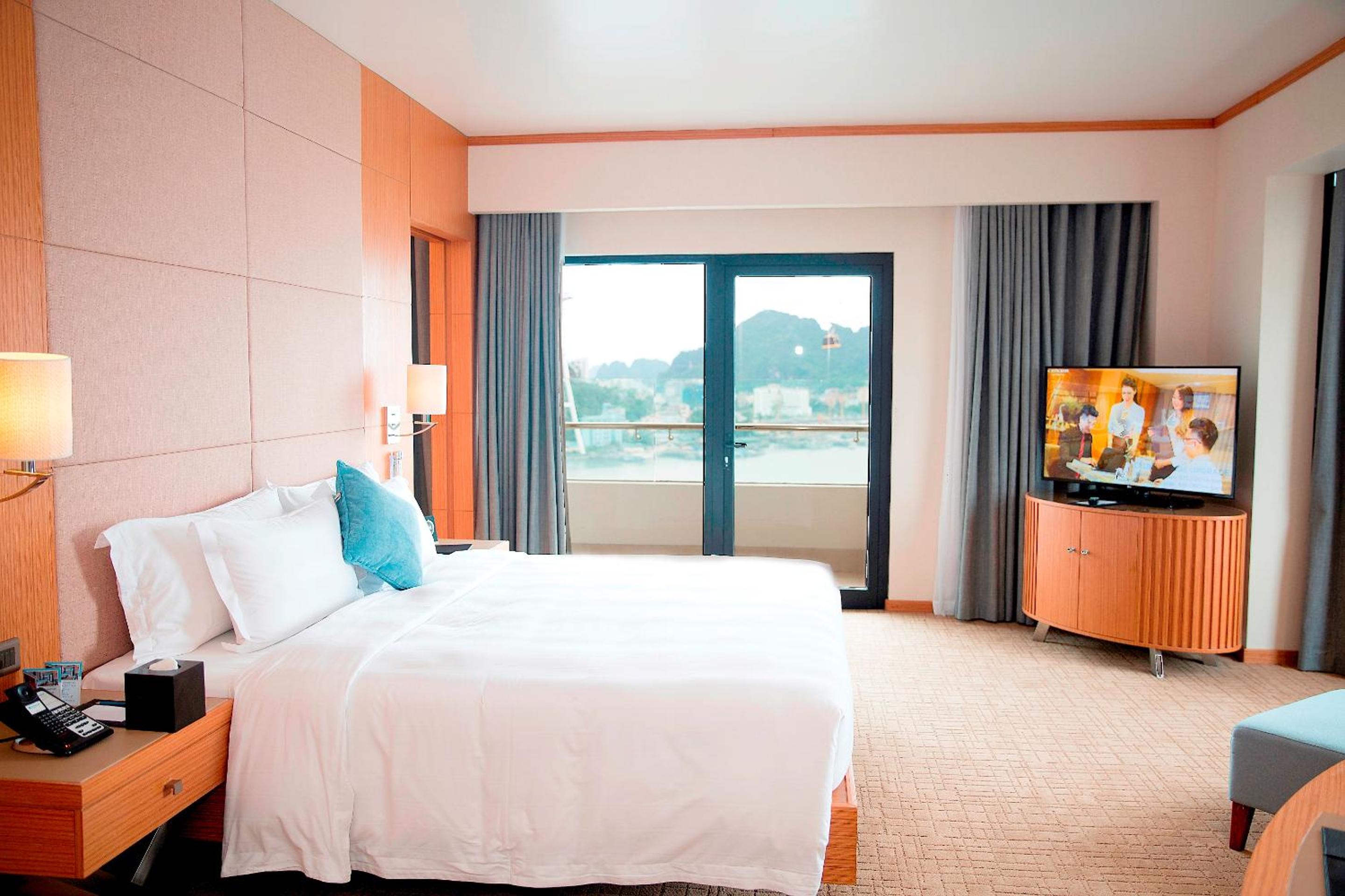 Executive King Suite - Non-Smoking photo 2