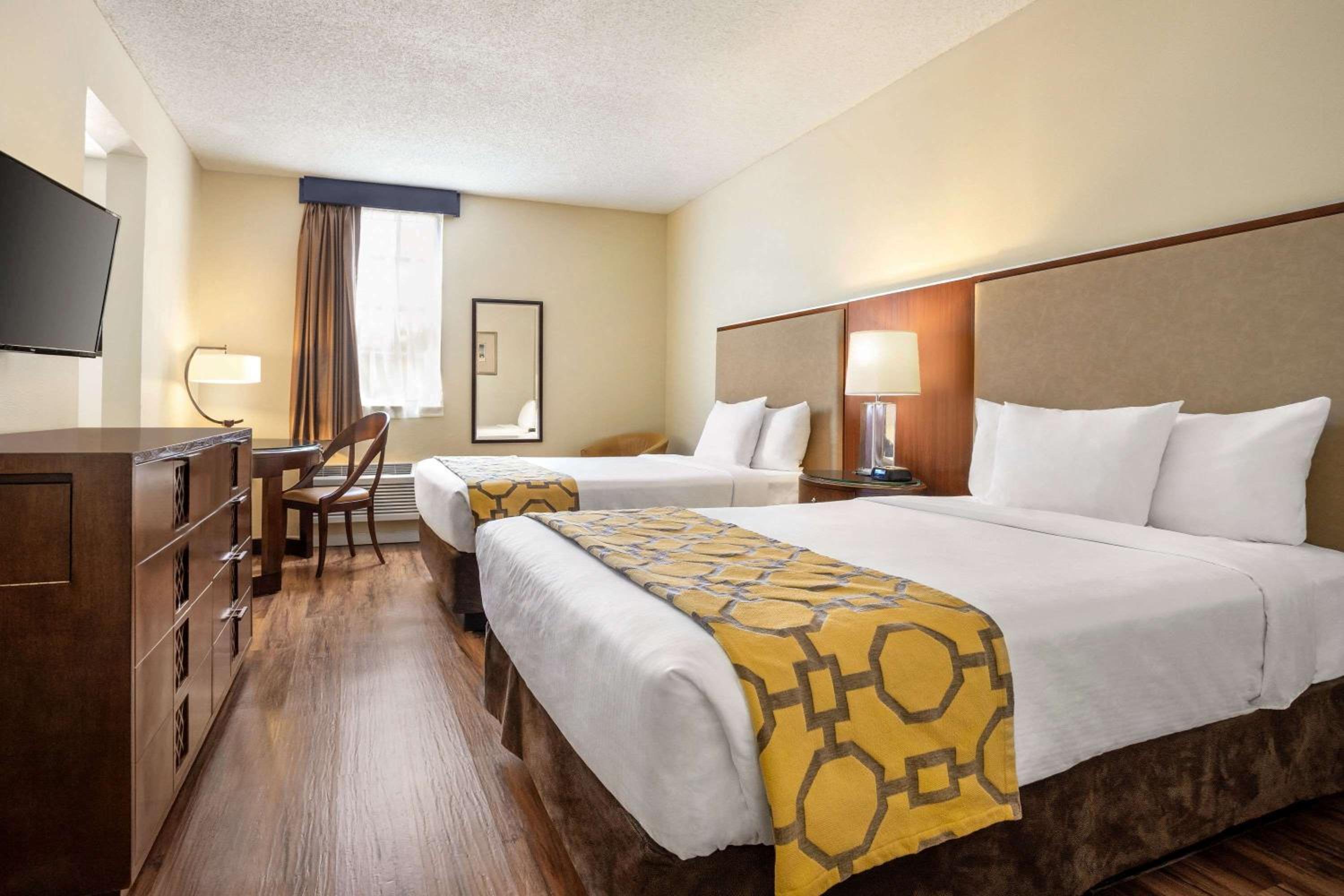 Double Room with Two Double Beds - Non-Smoking - Photo 1