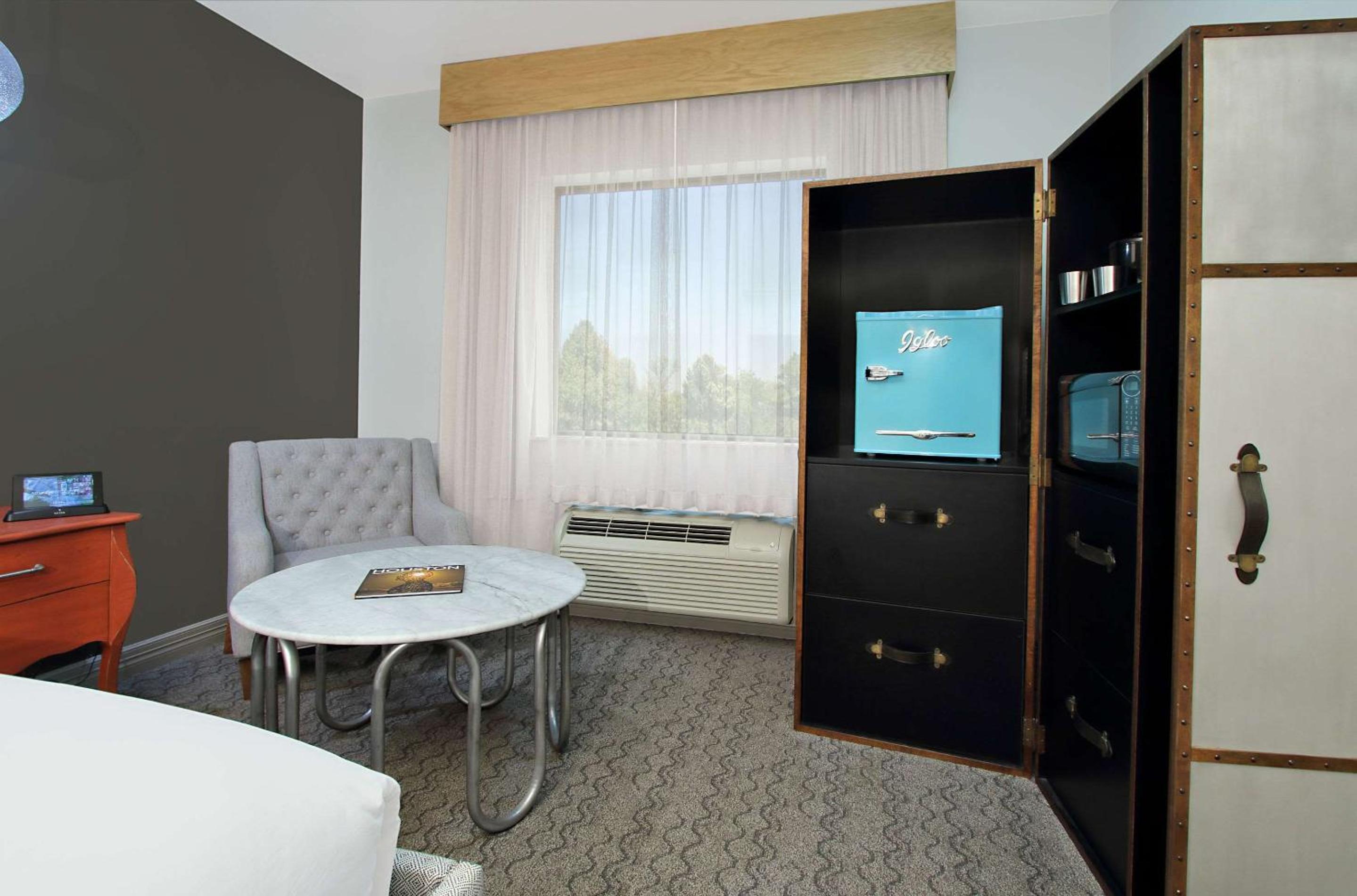 King Room - Non-Smoking - Photo 5