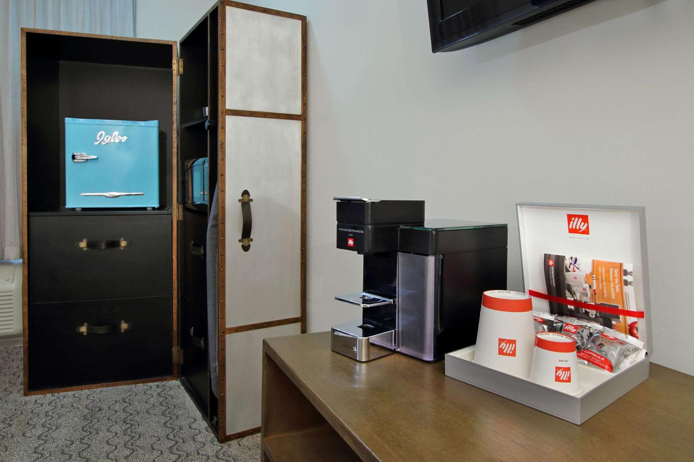 King Room - Non-Smoking - Photo 2