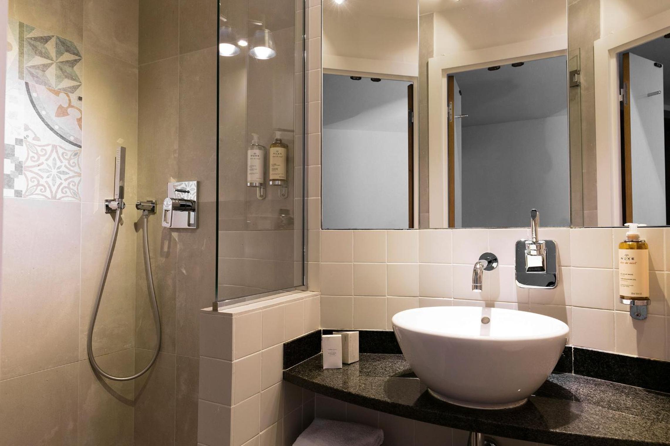 Small Double Room with Winter Garden View photo 2