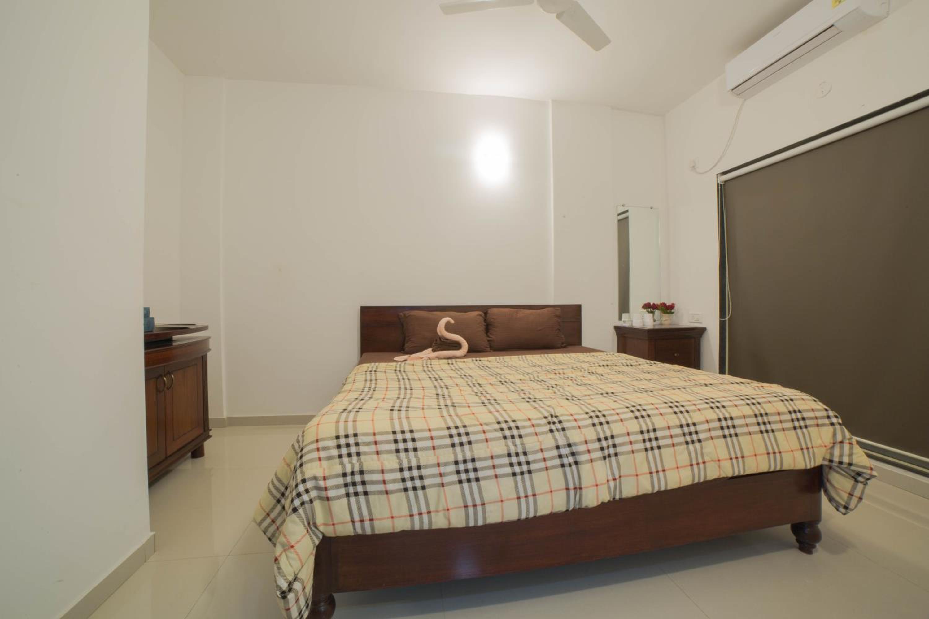 One-Bedroom Apartment - Photo 11
