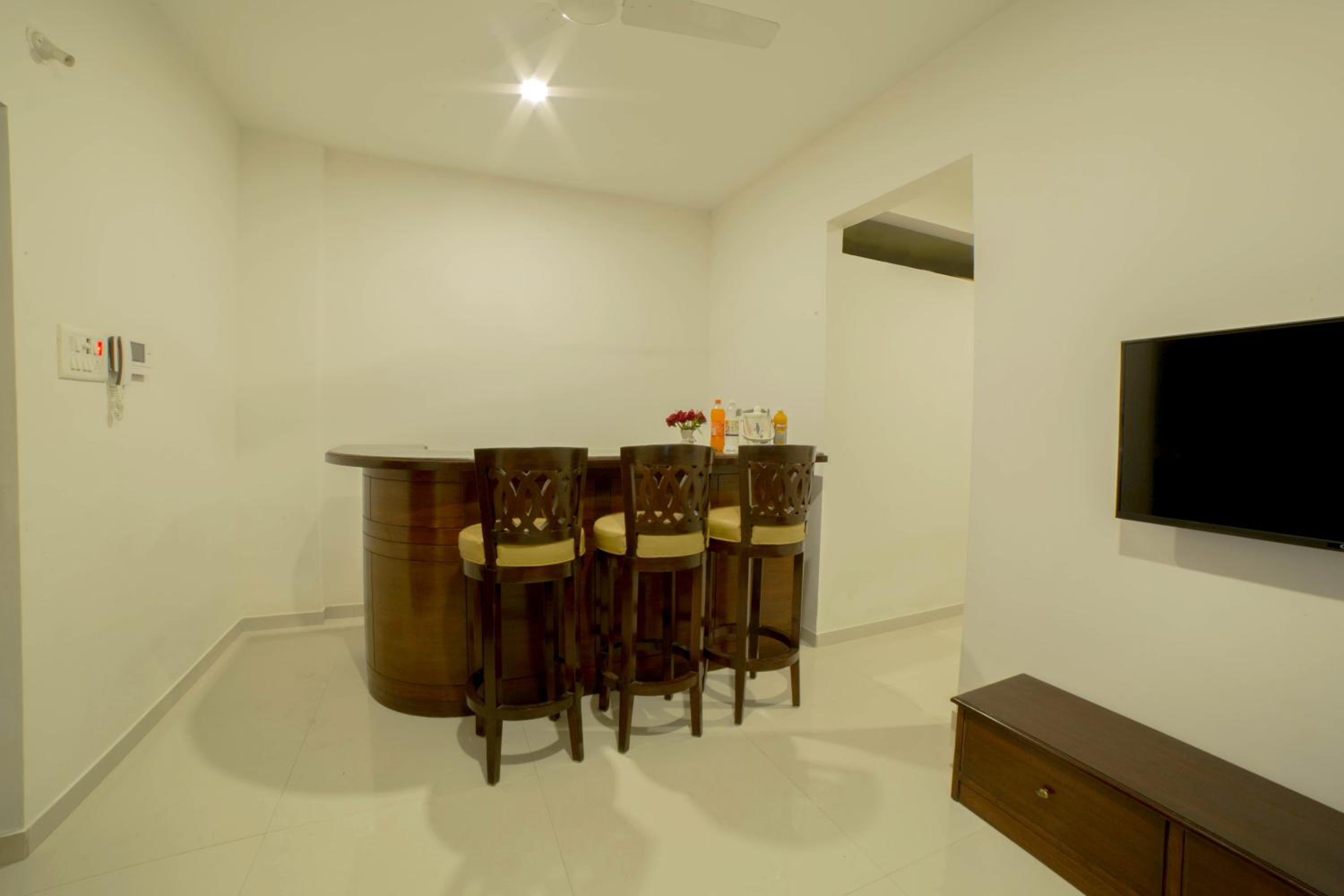 One-Bedroom Apartment - Photo 14