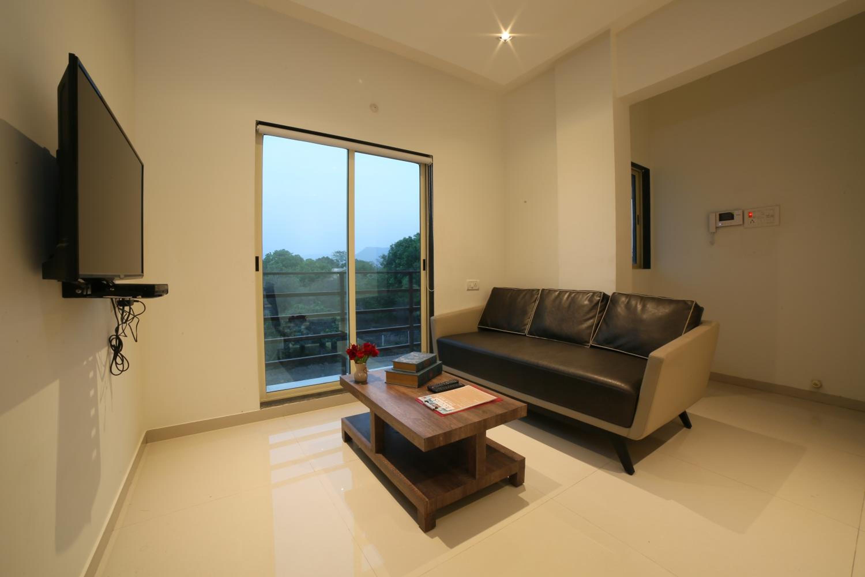 One-Bedroom Apartment - Photo 1