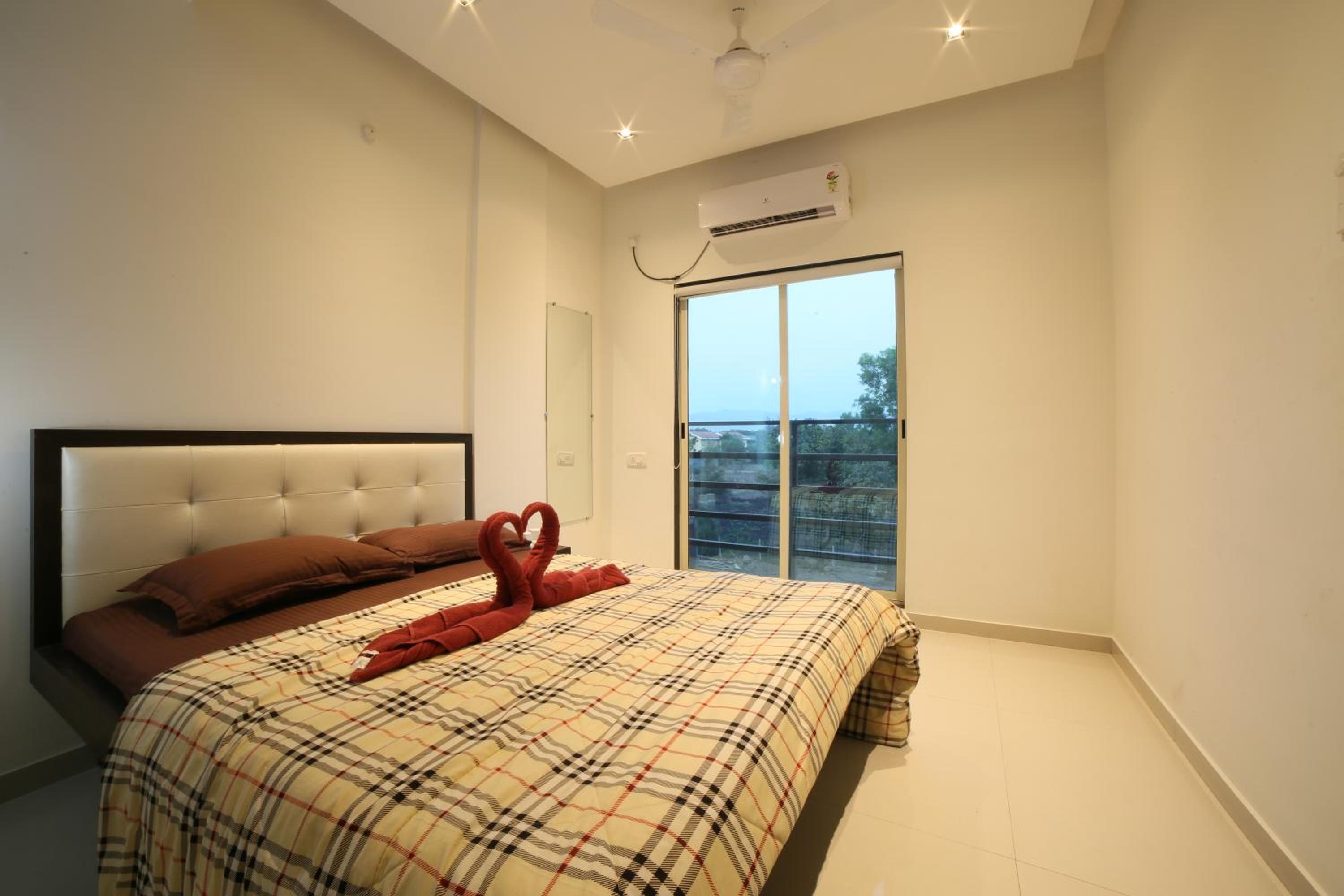 One-Bedroom Apartment - Photo 12