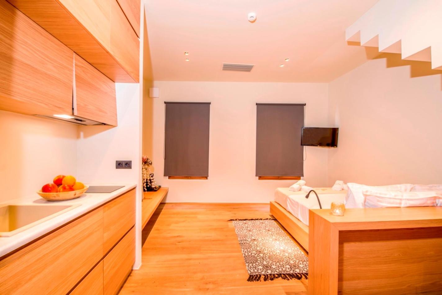 Comfort Deluxe with Terrace and Hot Tub (2nd floor)