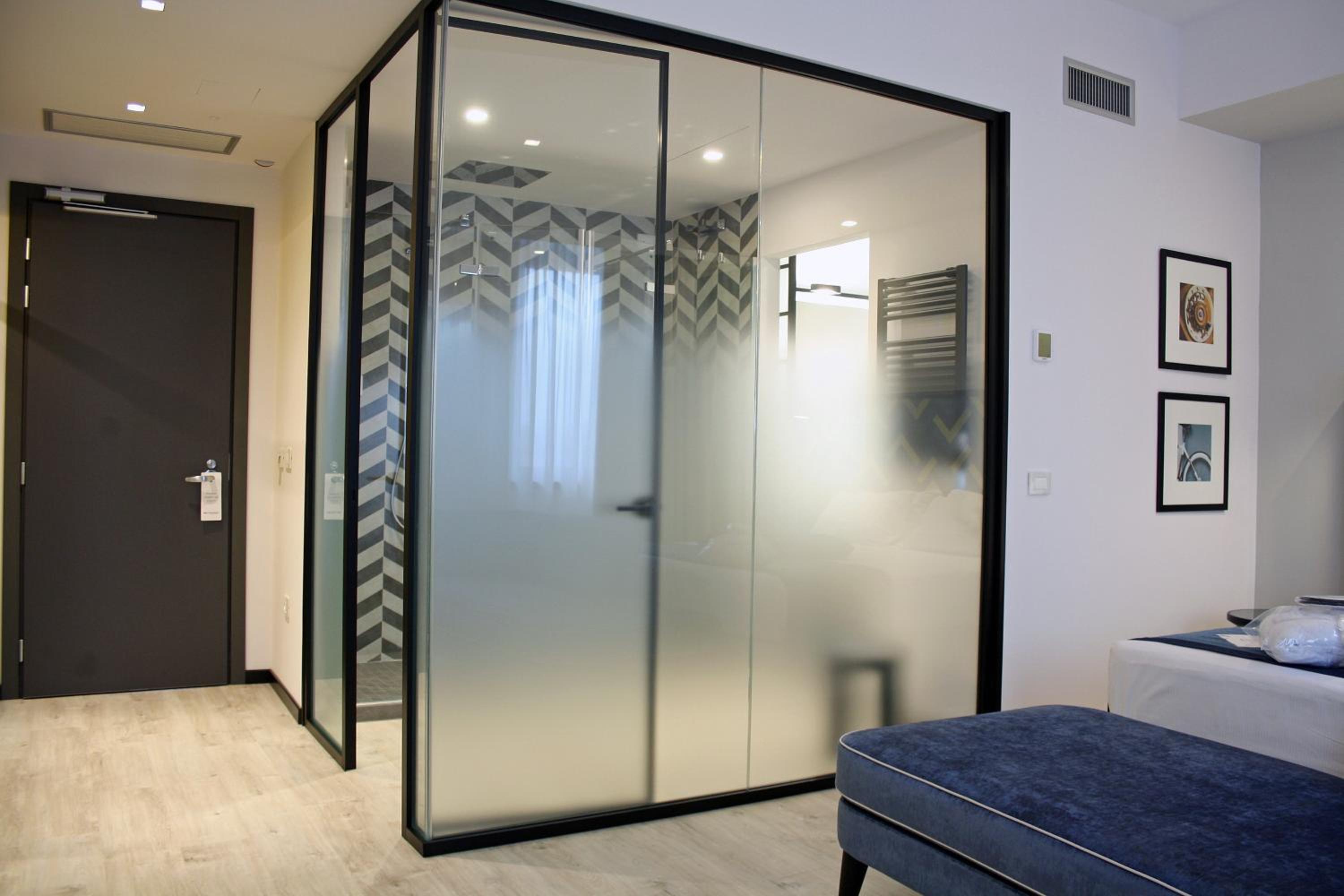 Executive King Suite - Photo 16