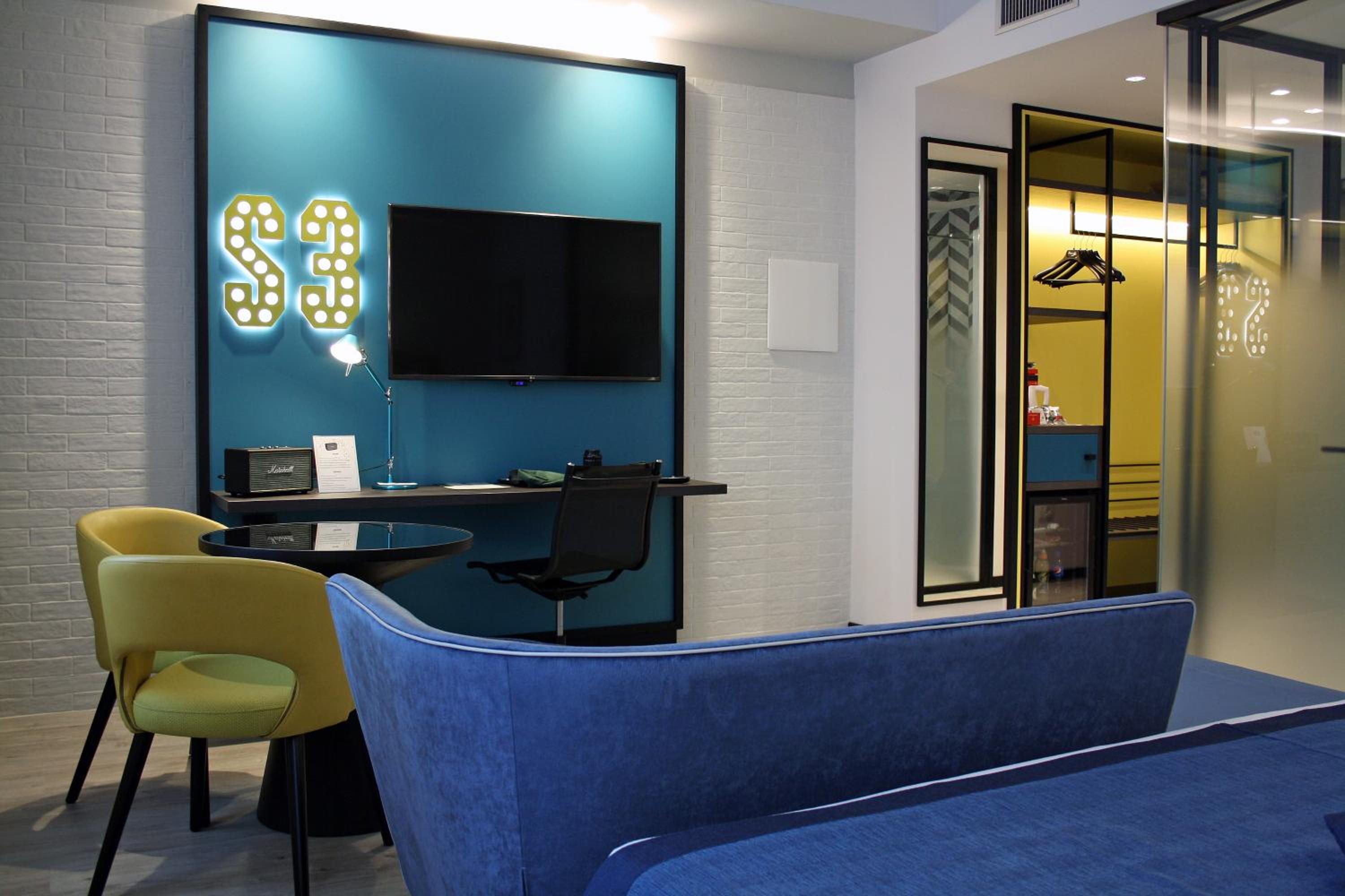 Executive King Suite - Photo 15