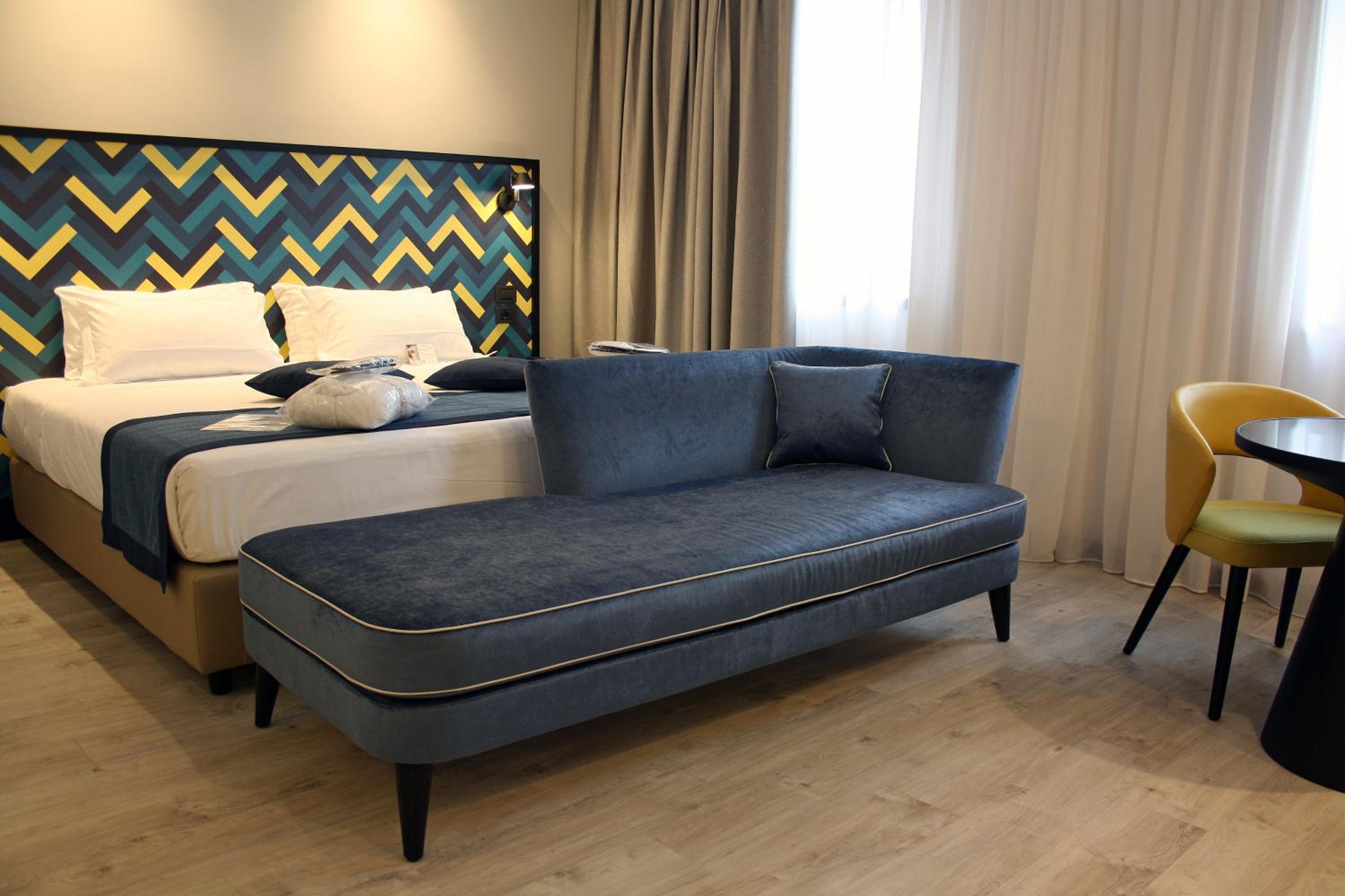Executive King Suite - Photo 11