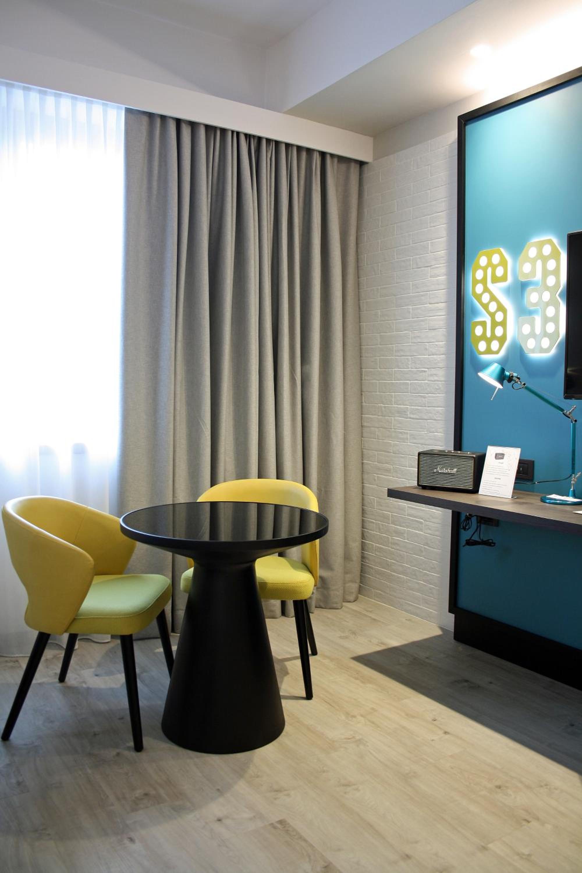 Executive King Suite - Photo 10