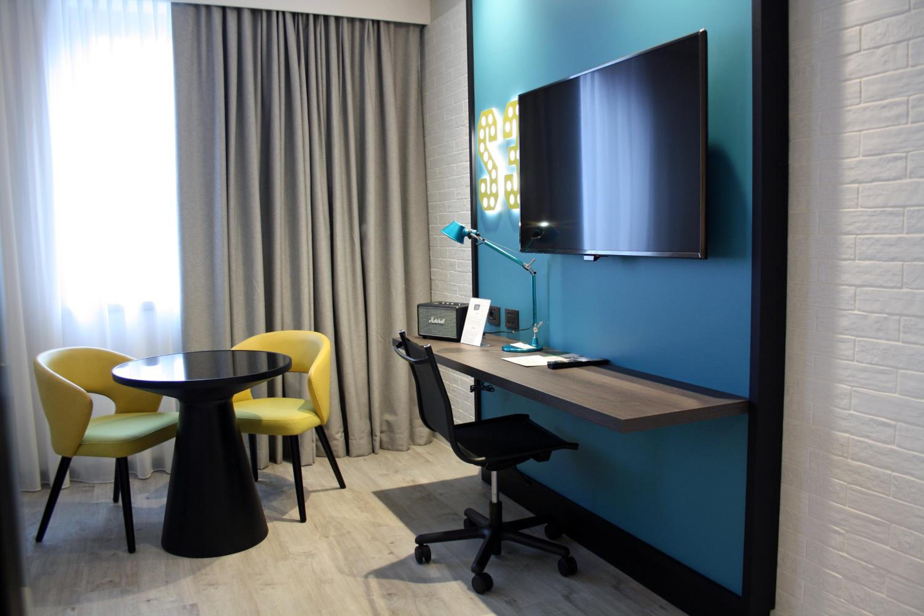 Executive King Suite - Photo 9