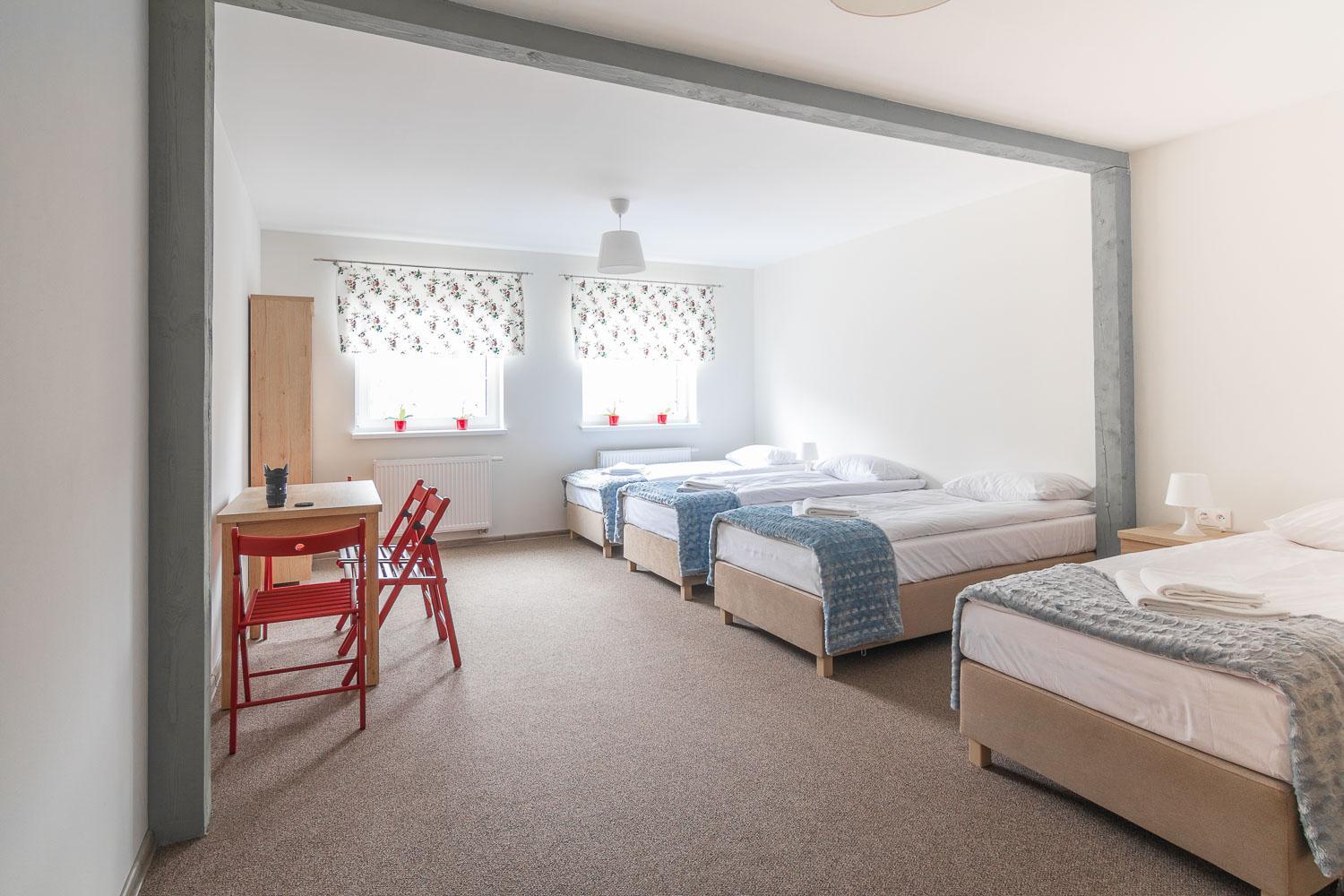Quadruple Room with Bathroom - Photo 11