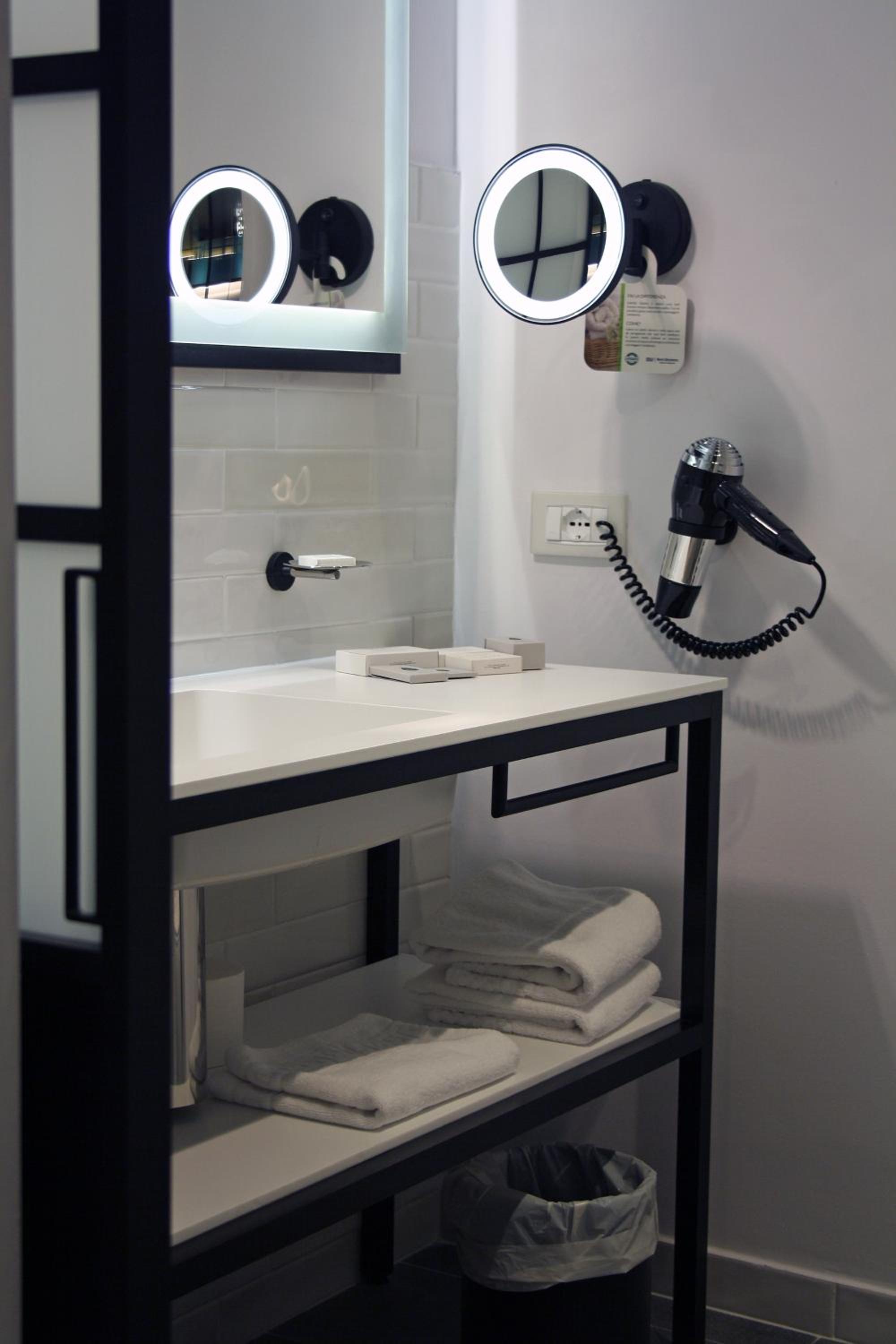 Executive King Suite - Photo 8