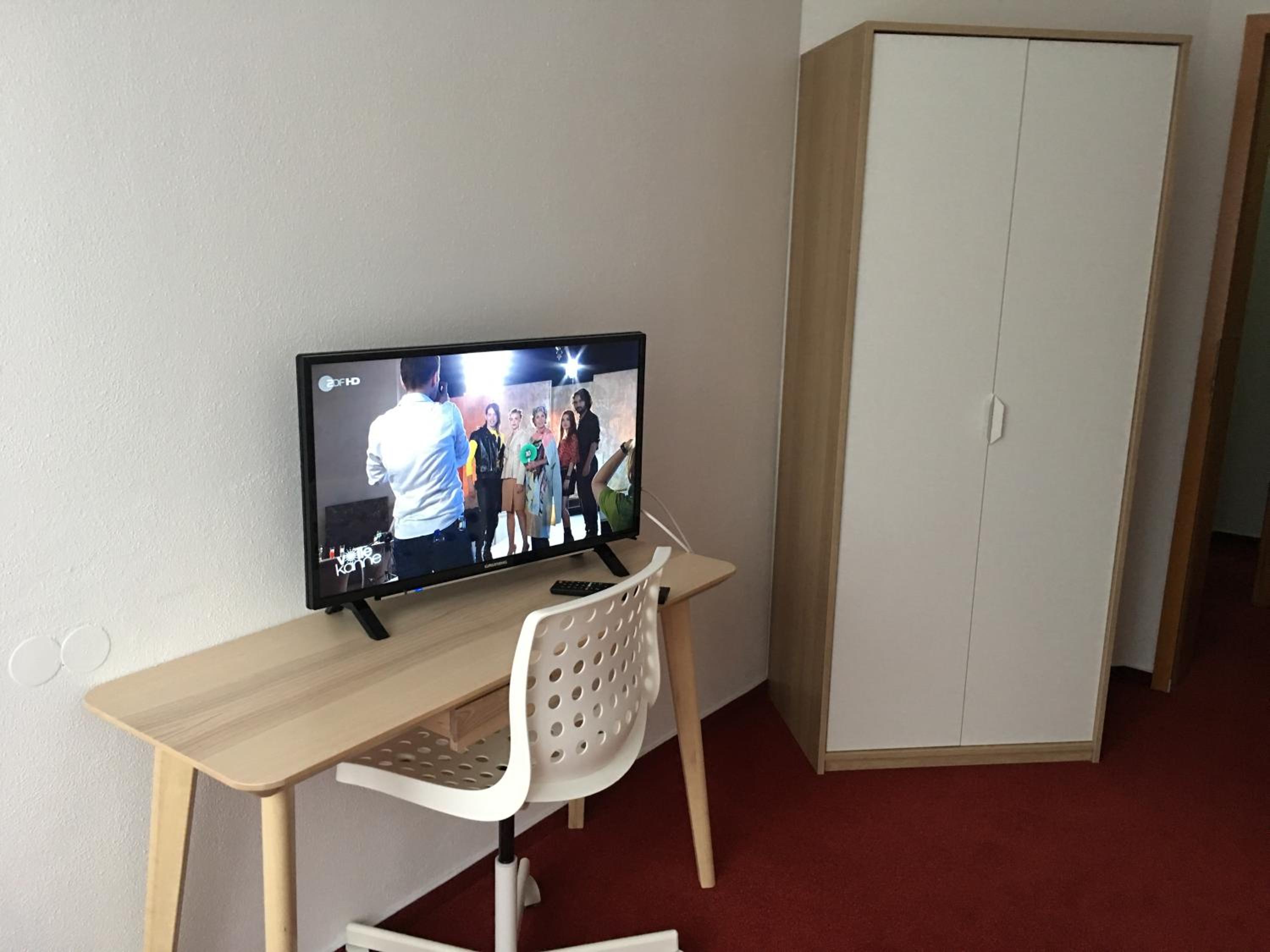 Single Room with Bathroom photo 2