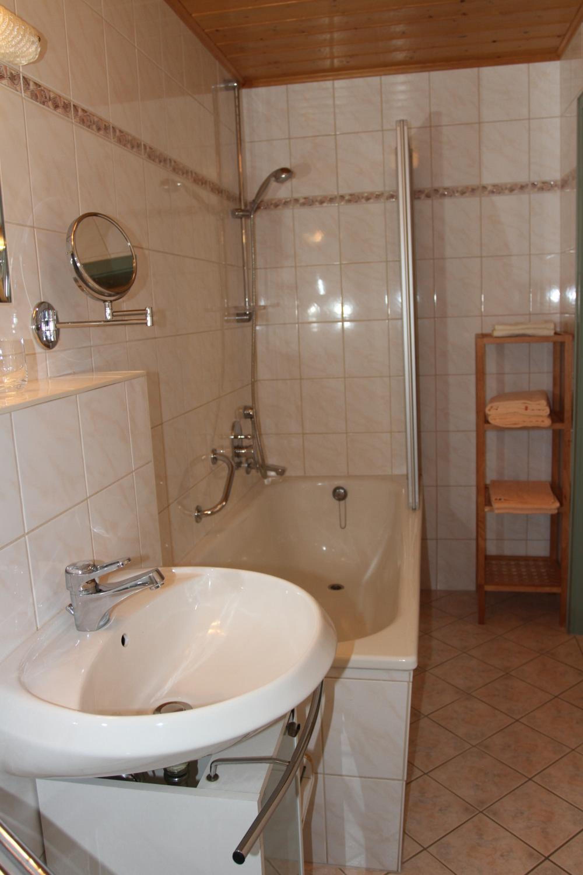 One-Bedroom Apartment (2 - 4 Adults) photo 3