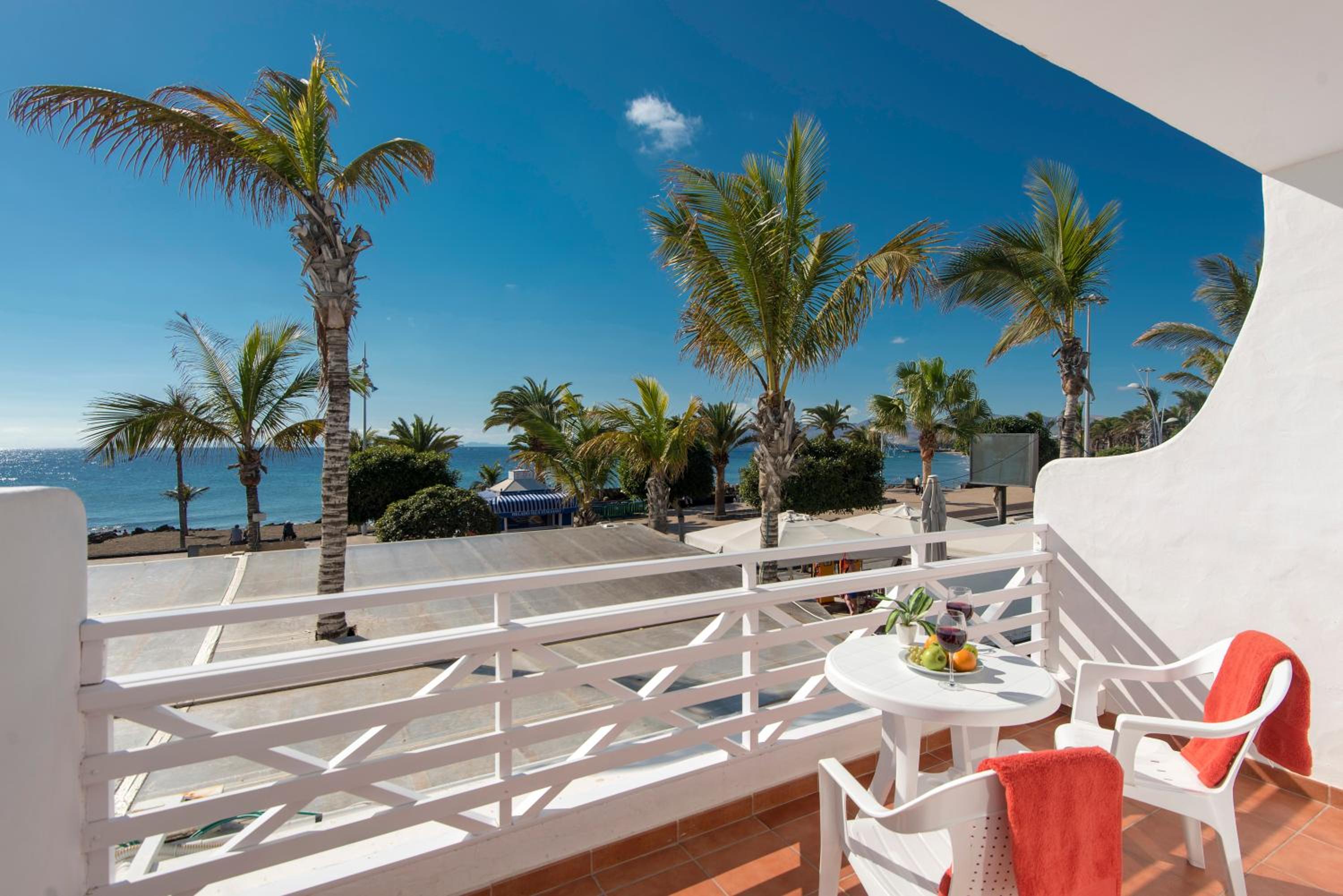 Superior Apartment Frontline Sea View  photo 3