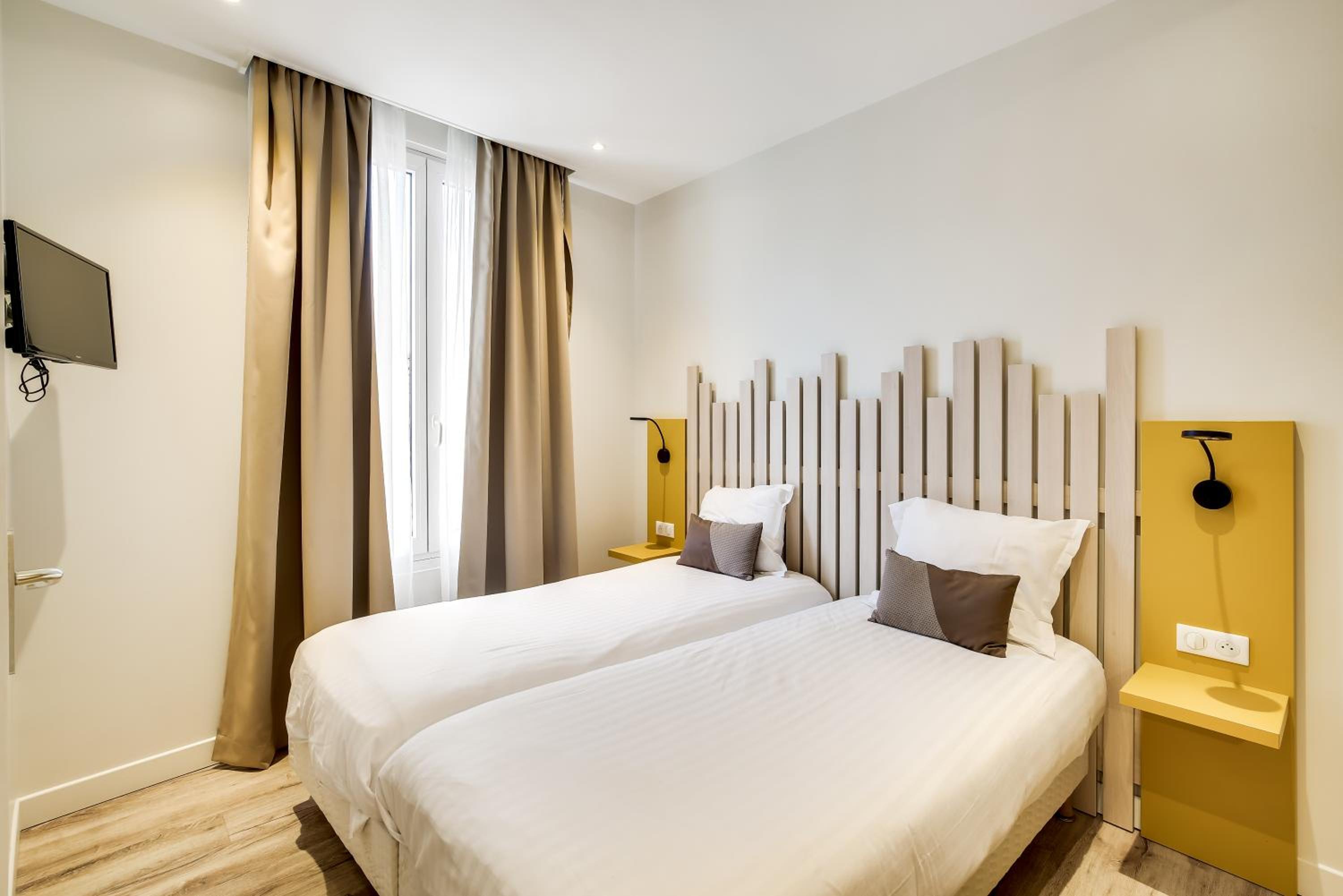 Twin Room - Photo 4