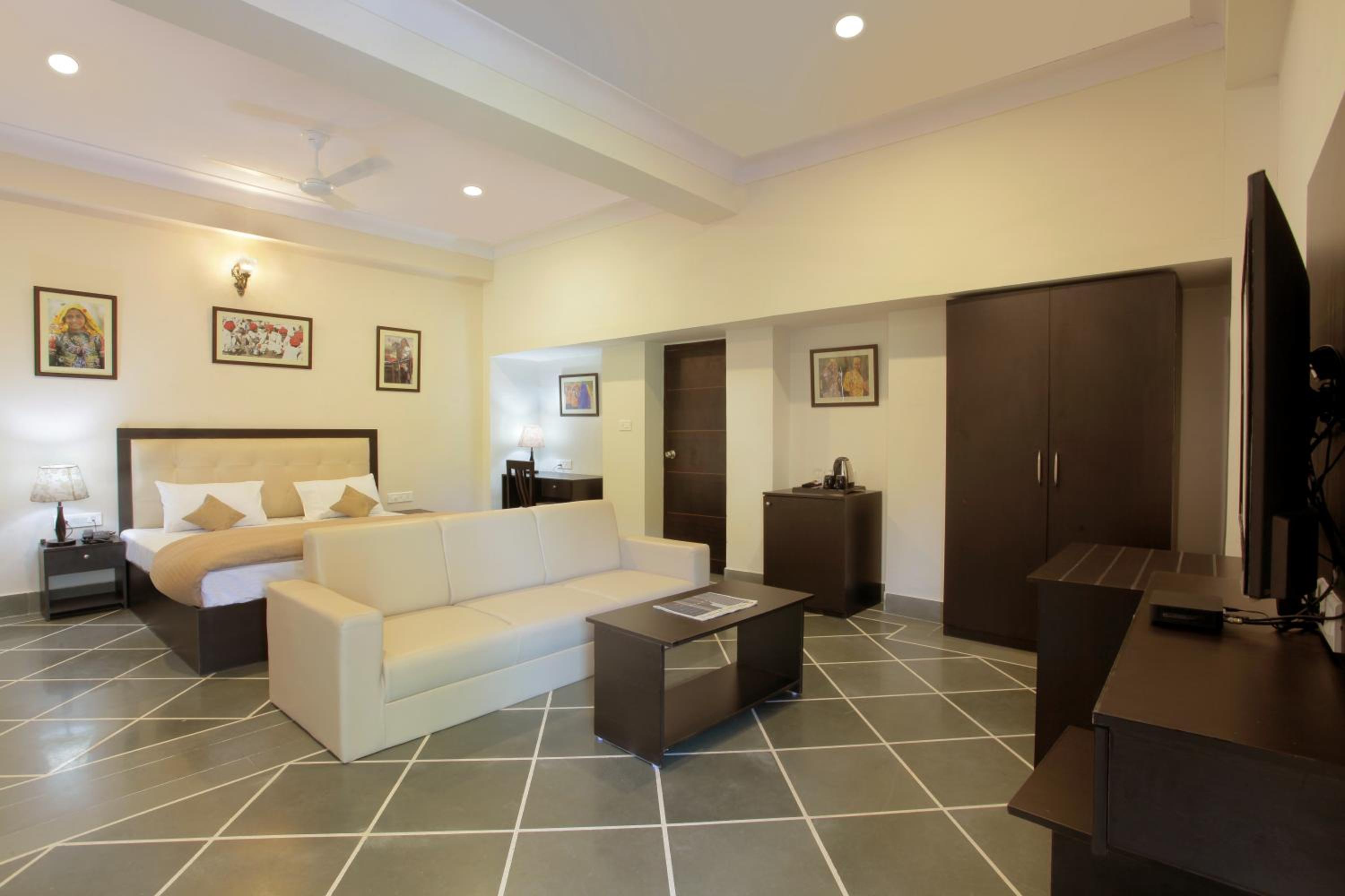 Deluxe King Room photo 1