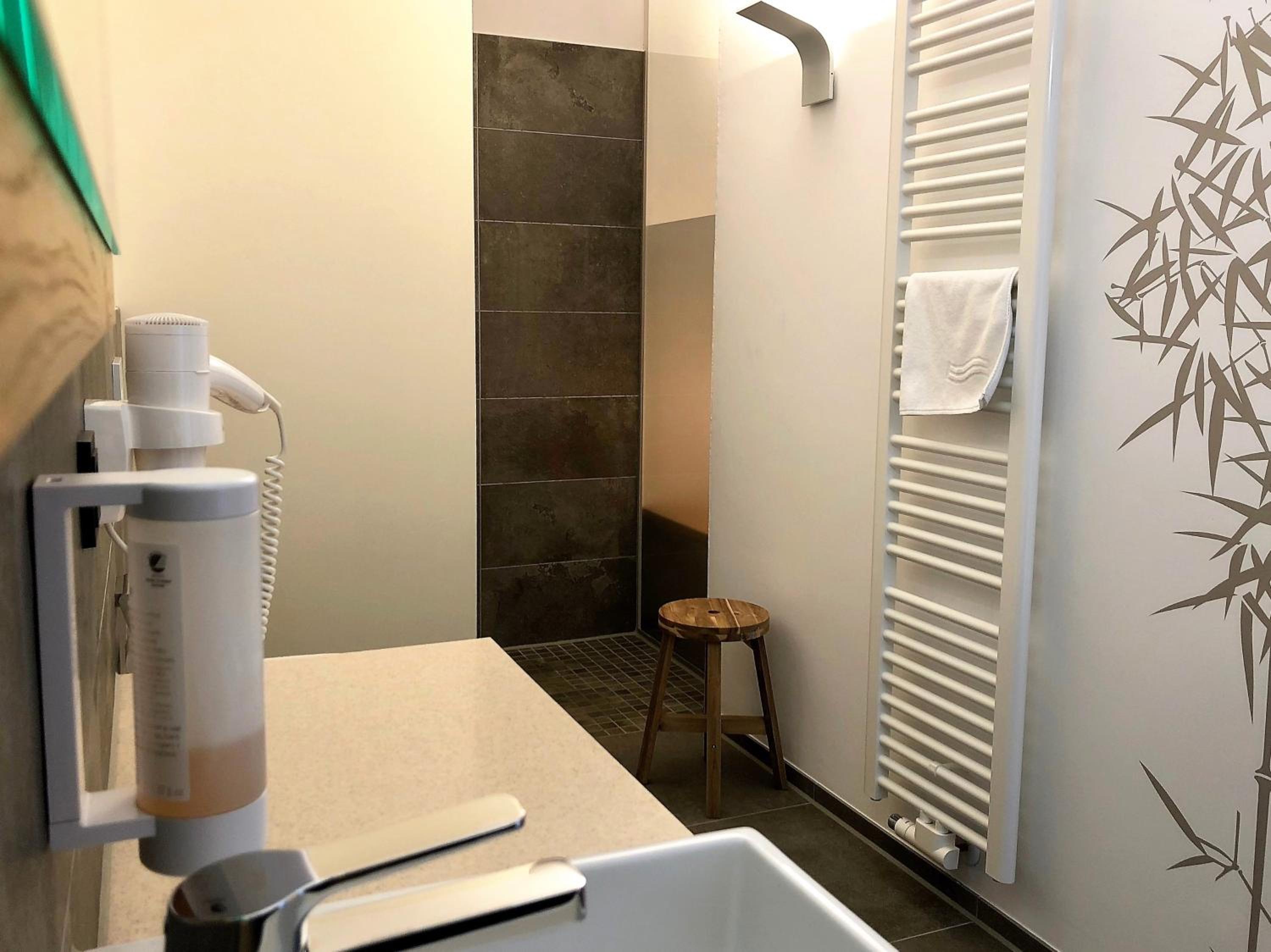 Premium Double Room - Photo 10