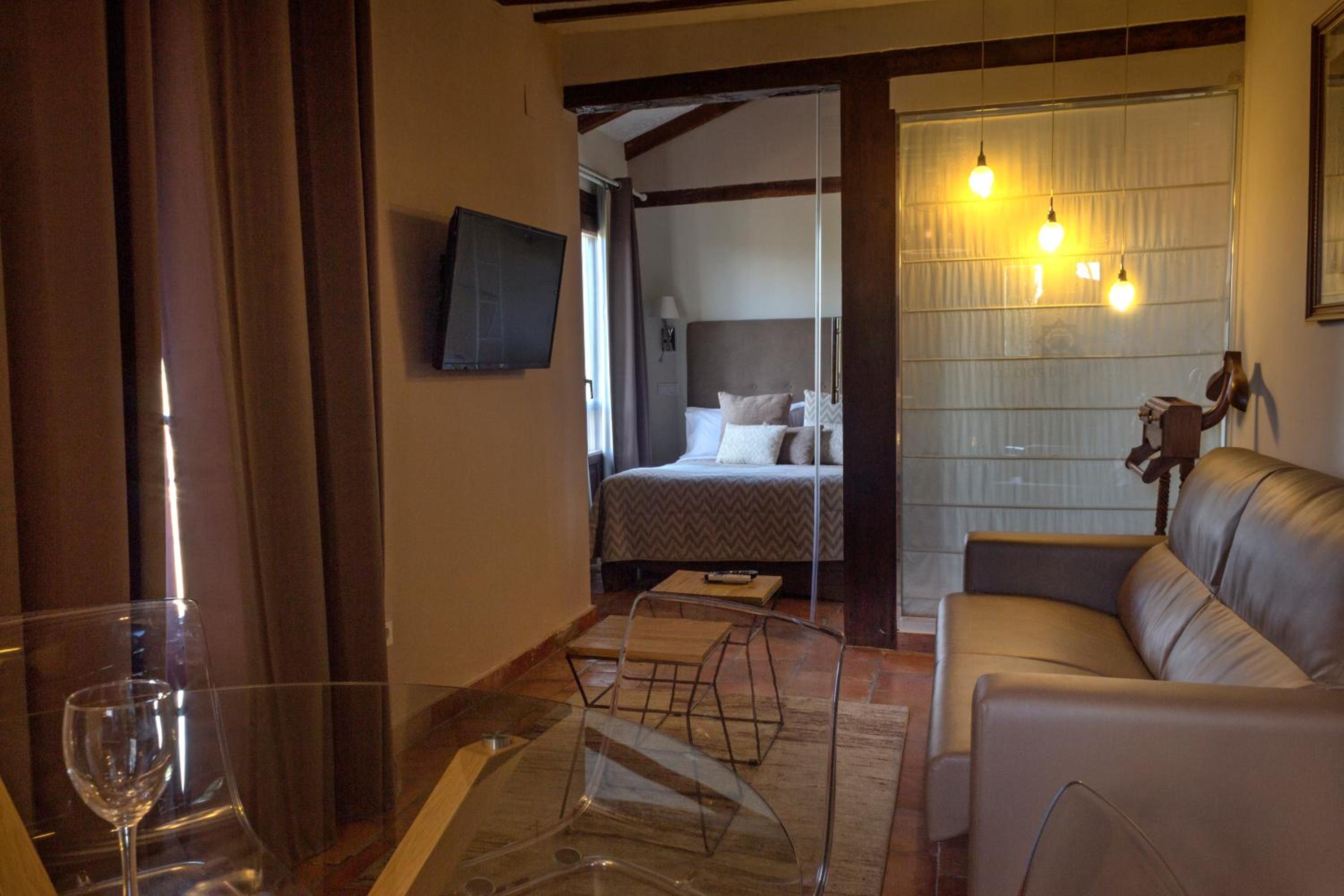 Deluxe Apartment with Views - Photo 6