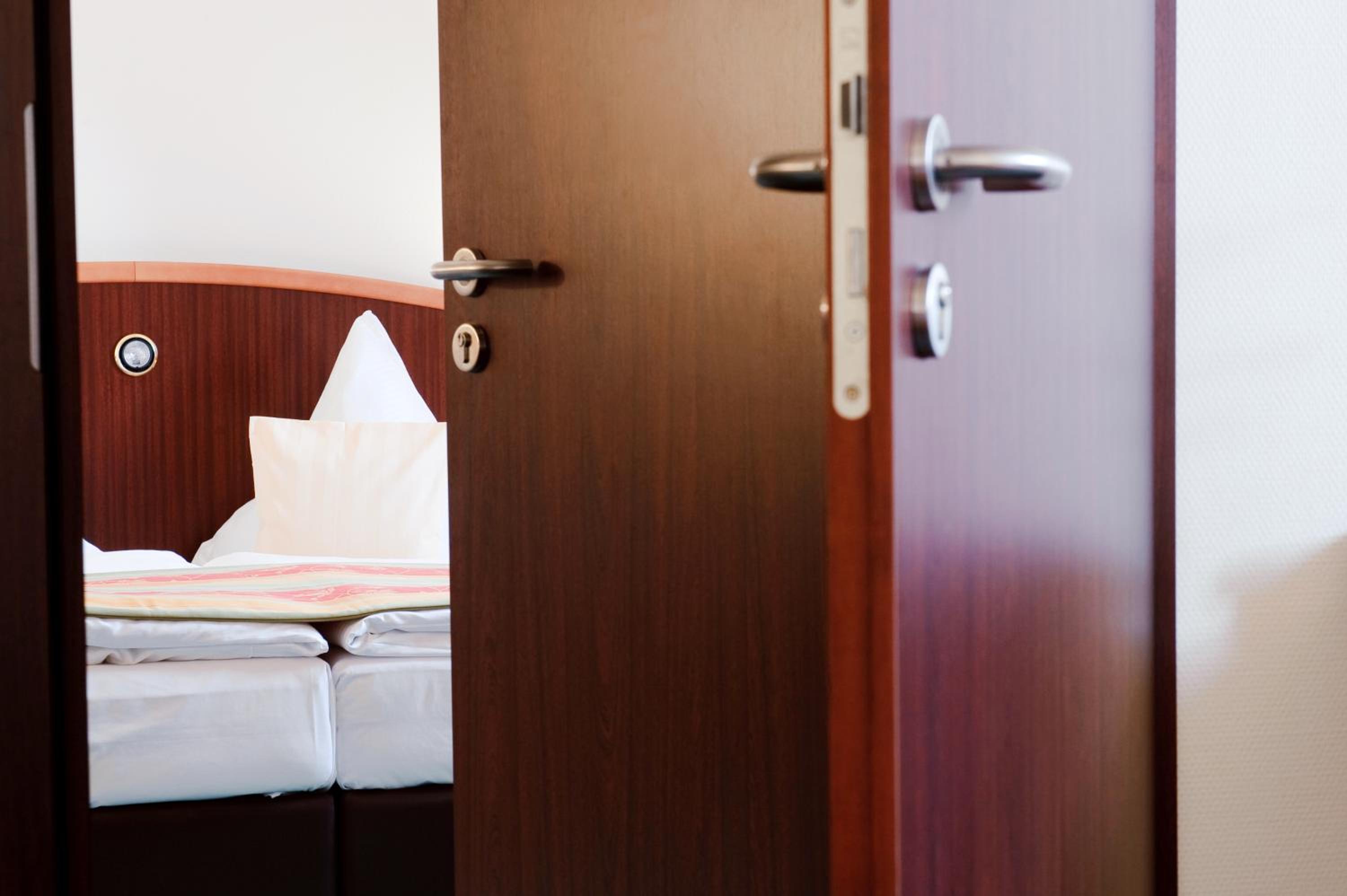 Double or Twin Room - Photo 12