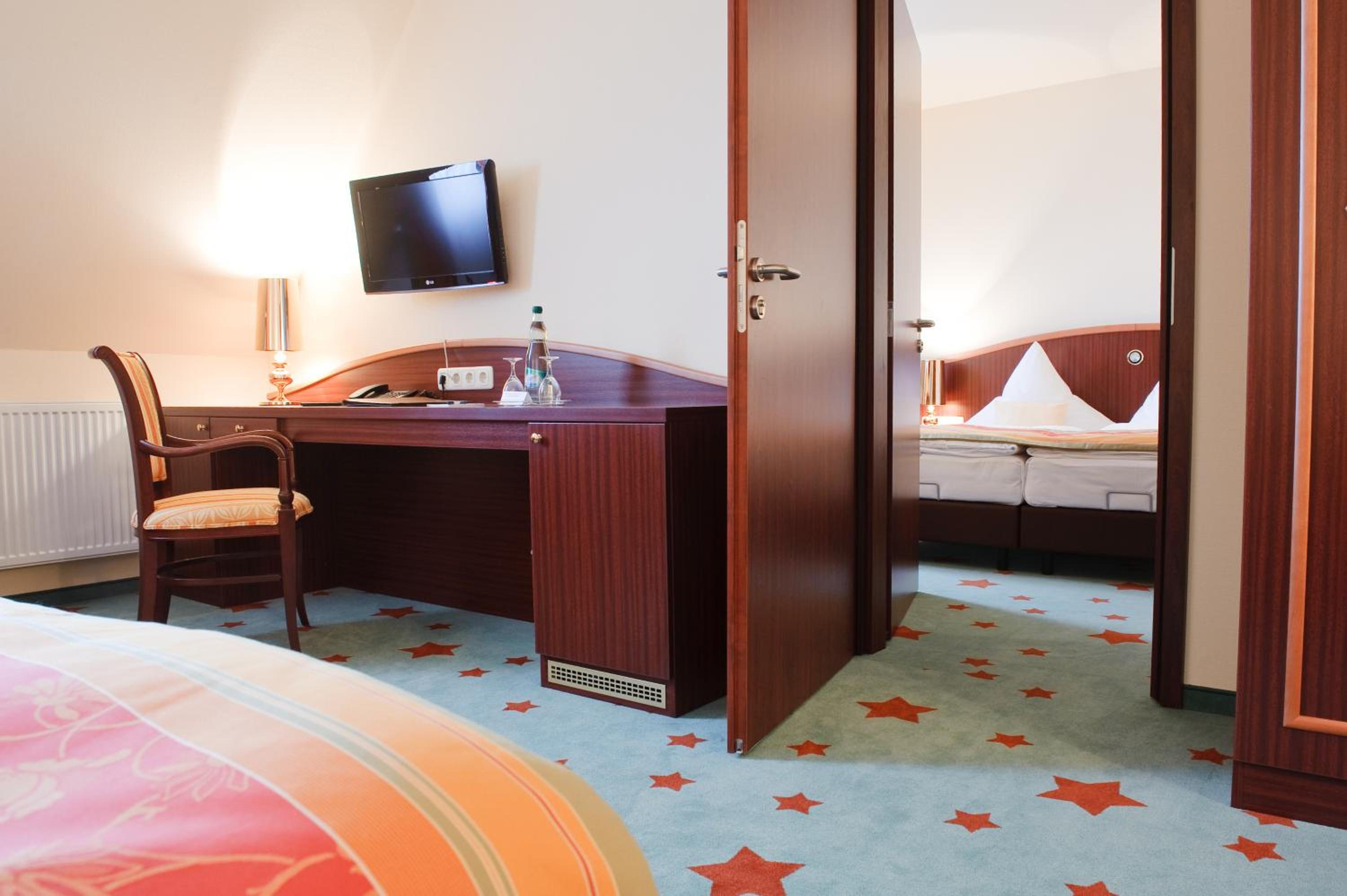 Double or Twin Room - Photo 8