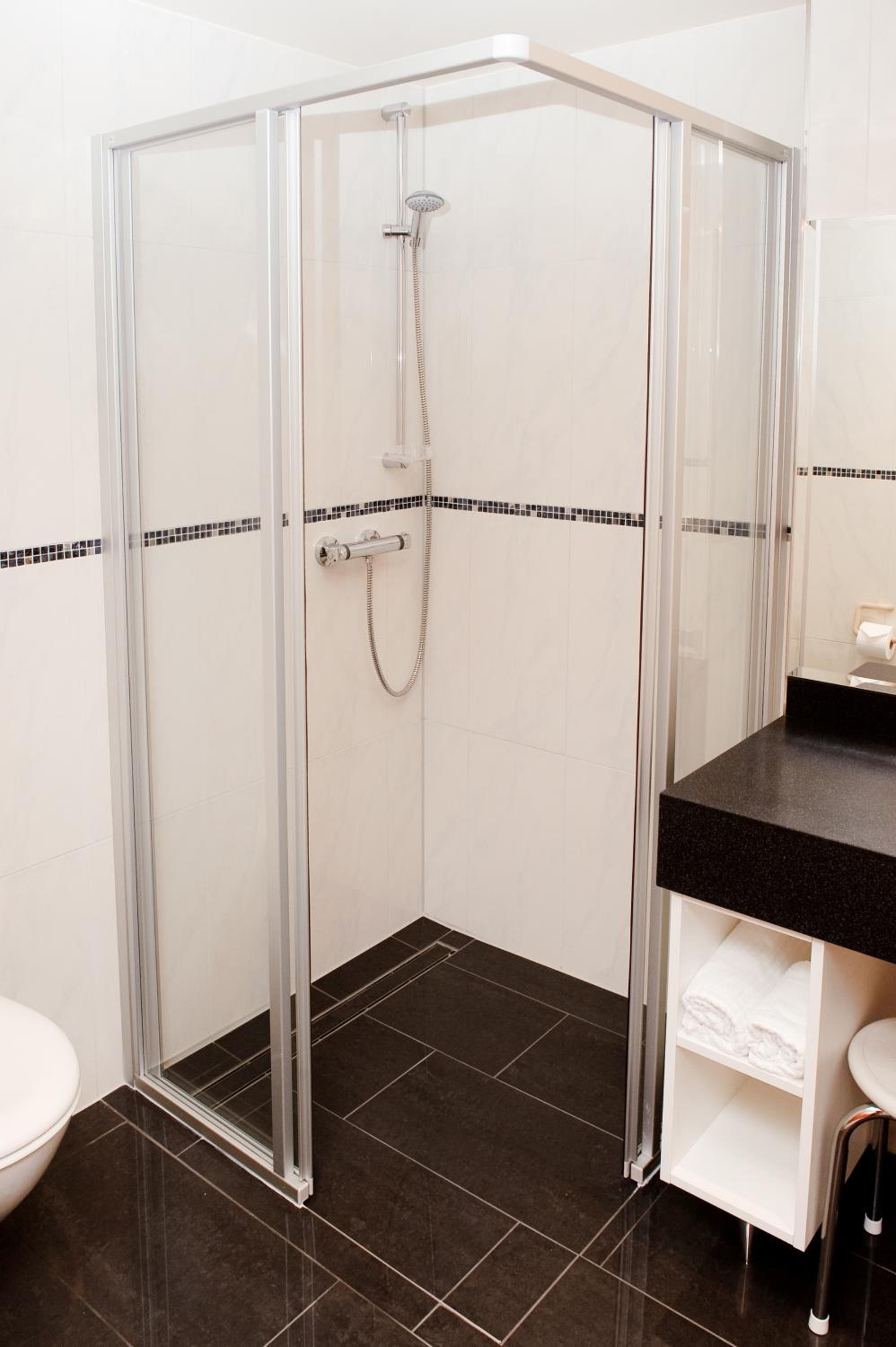 Double or Twin Room - Photo 9