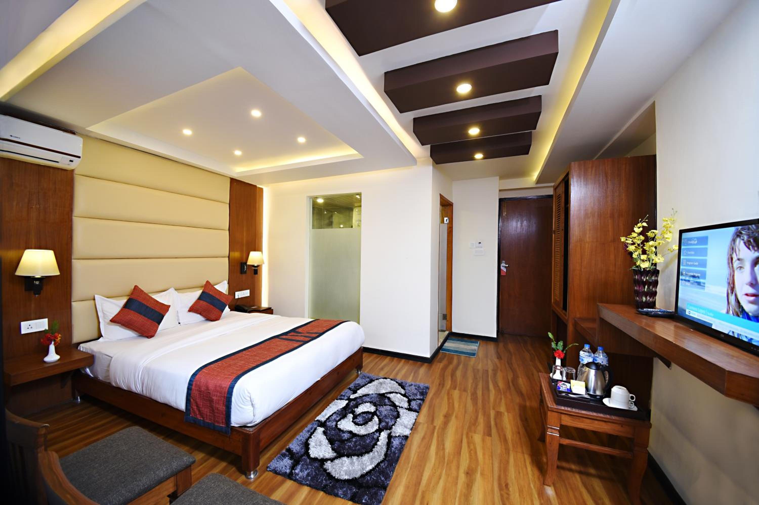 Deluxe Double Room with Balcony - Complimentary Airport Pick up or Drop photo 2