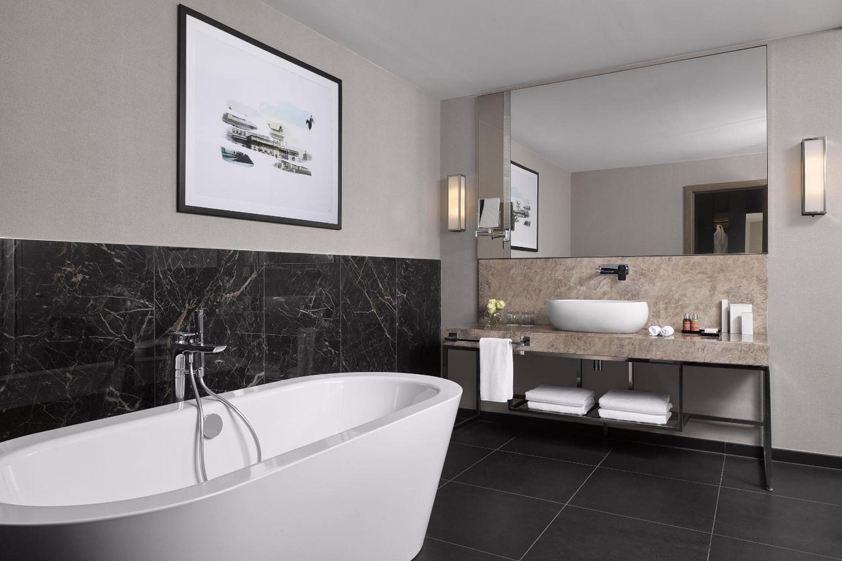 King Suite with Cathedral View and Terrace - Photo 4