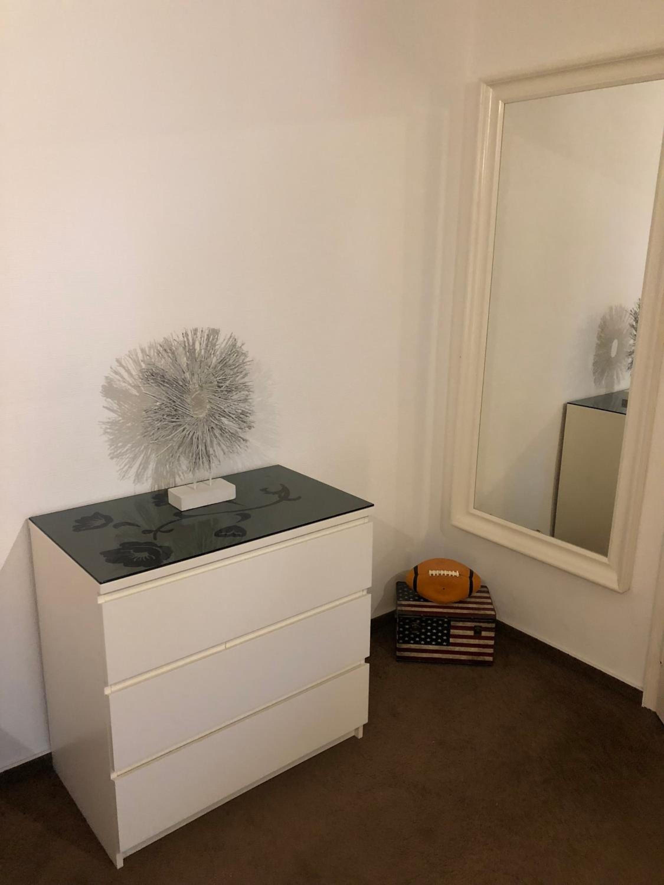 One-Bedroom Apartment - Photo 7