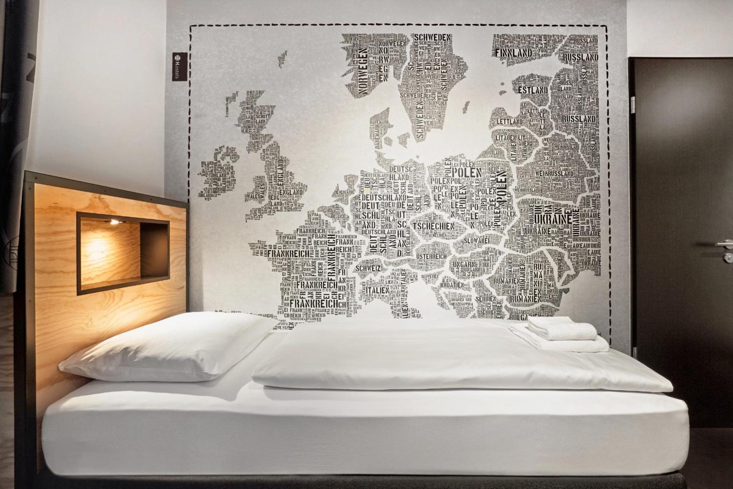 Five-bed room with private bathroom photo 2