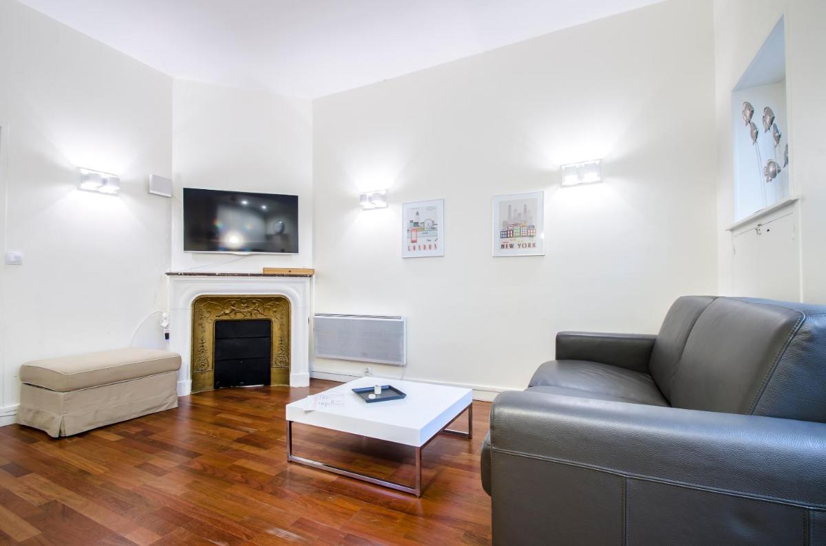 One-Bedroom Apartment photo 2