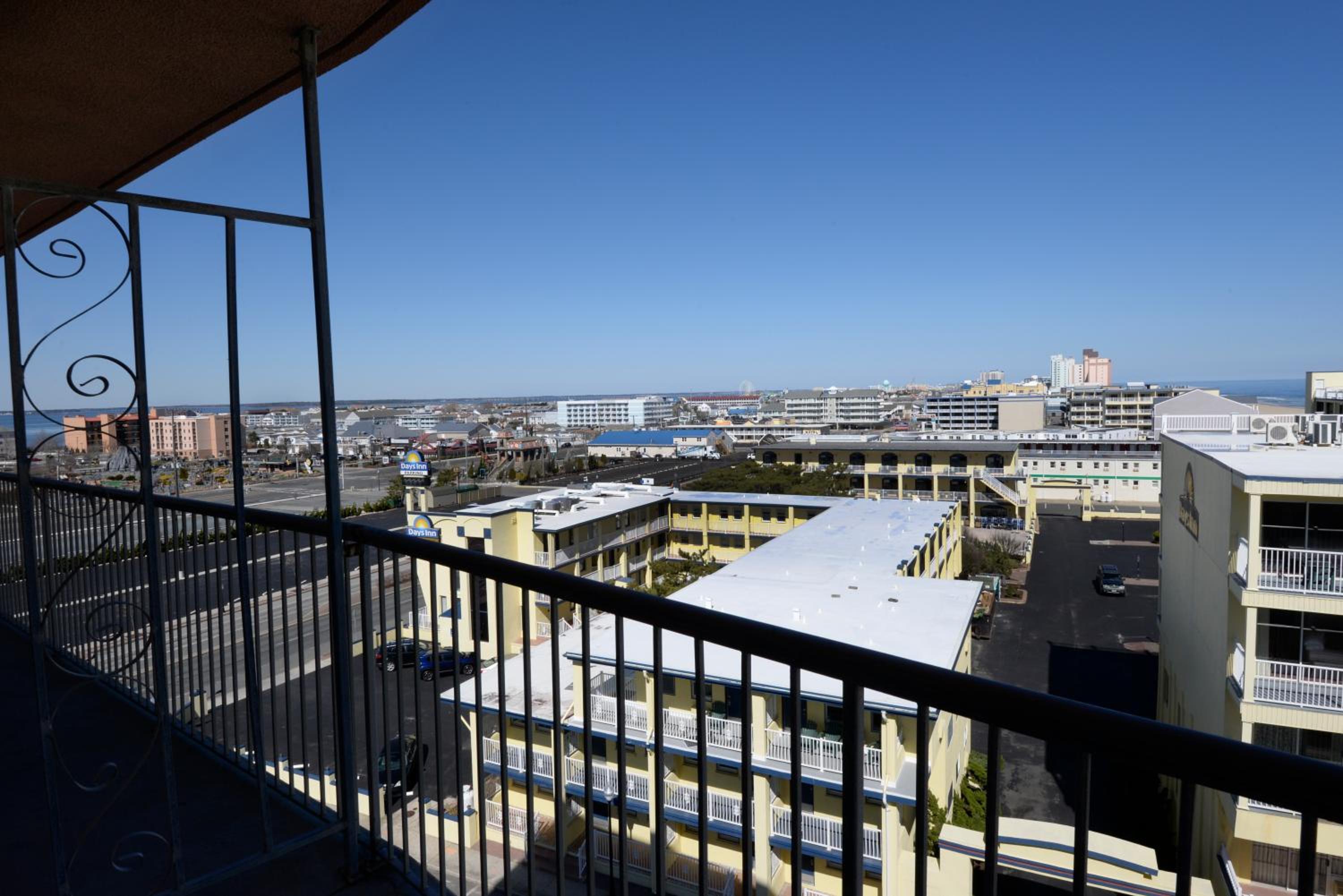 City view with Two Queen beds - Non Smoking  - Photo 4