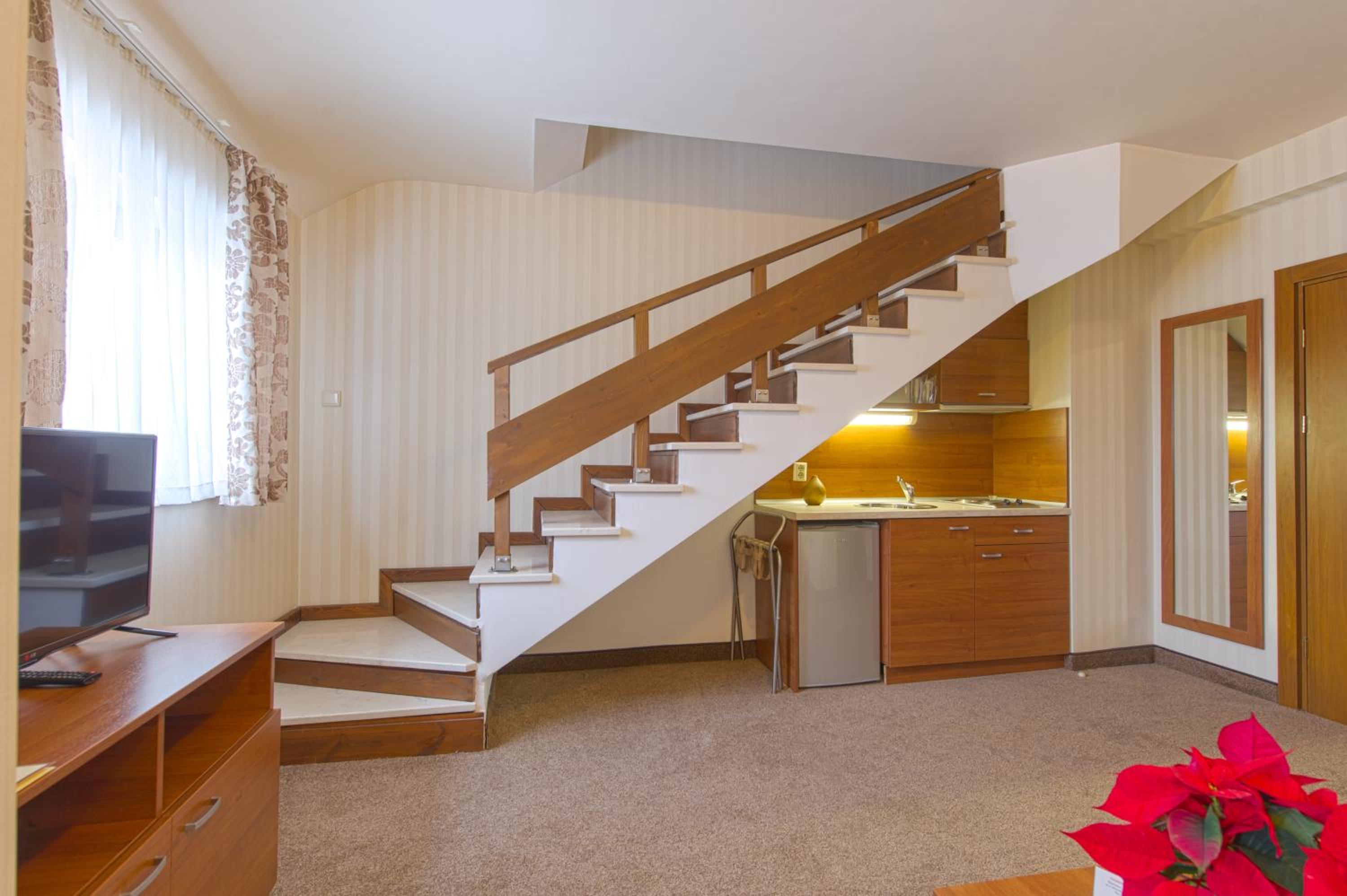 Maisonette photo 1