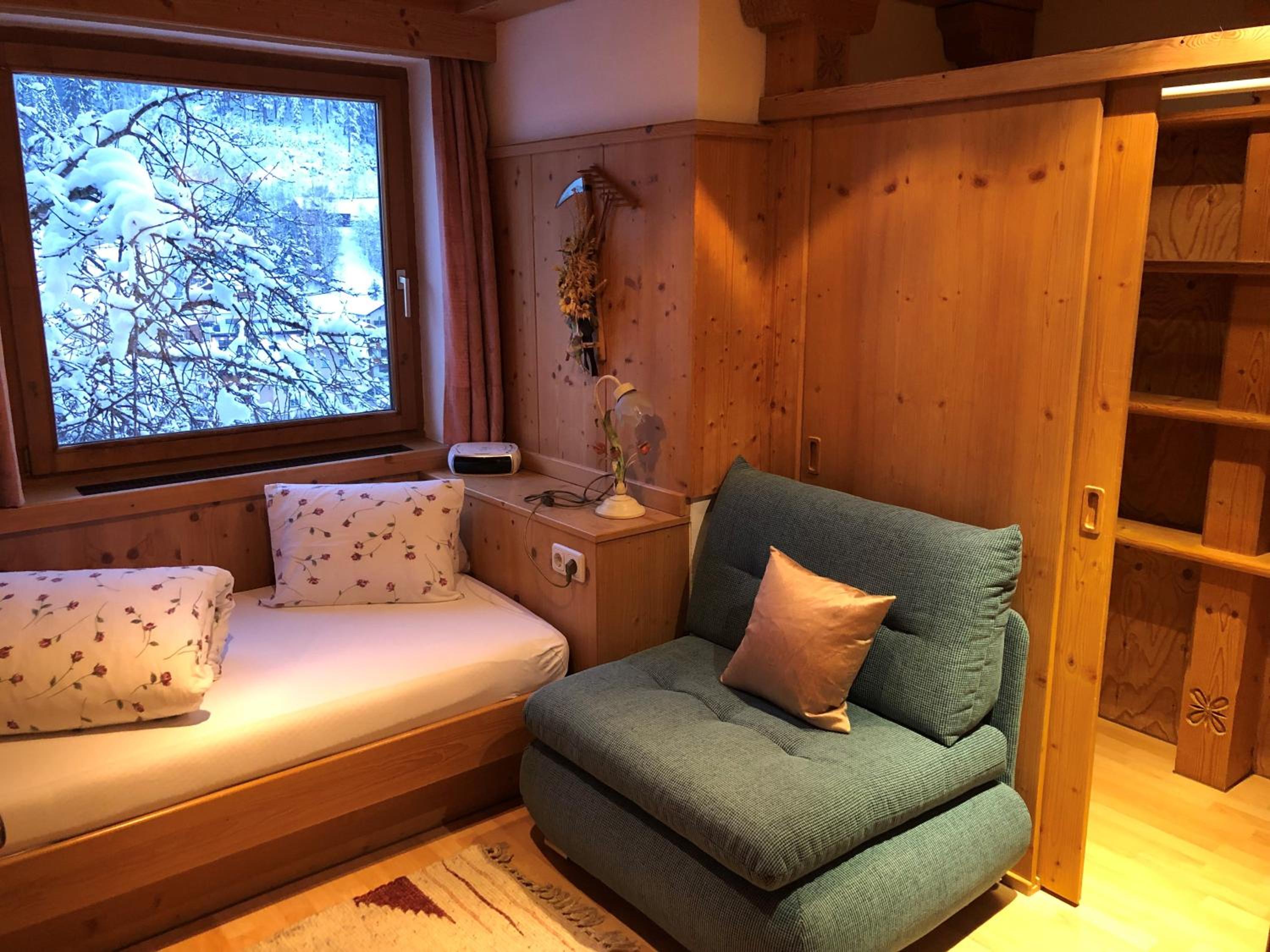 Single Room with Private External Bathroom photo 2