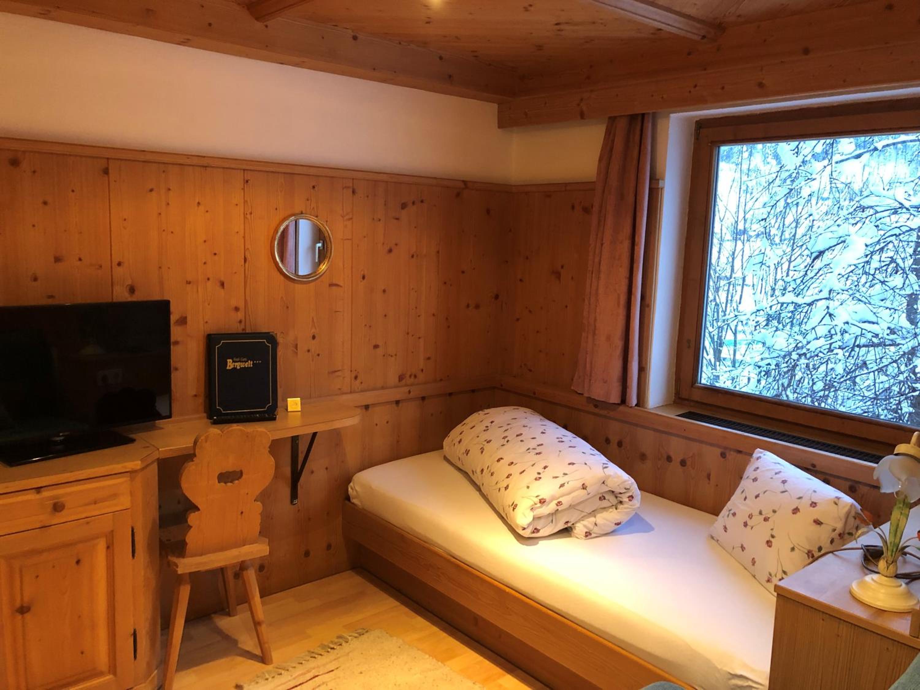 Single Room with Private External Bathroom photo 1