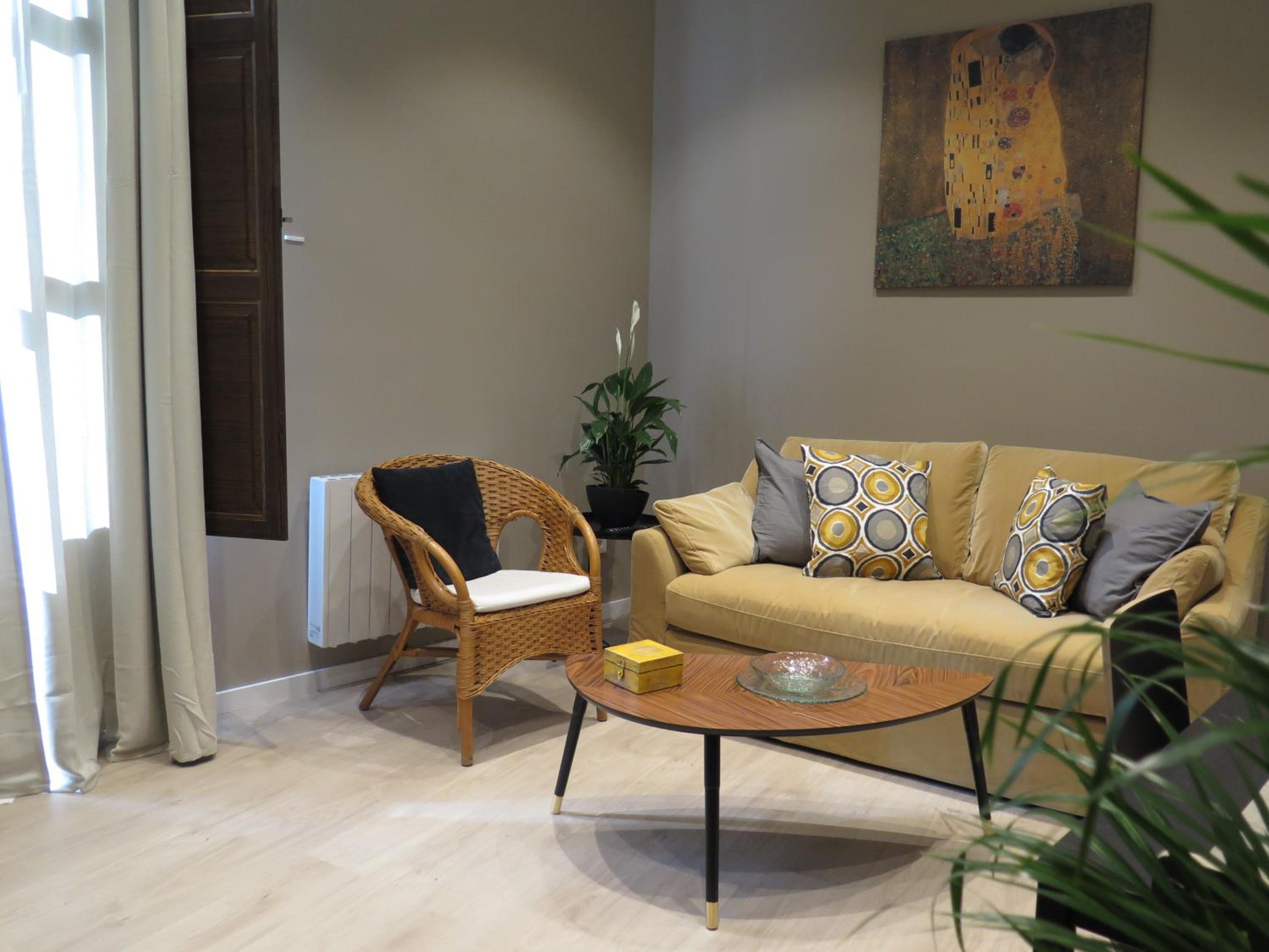 One-Bedroom Apartment - Photo 1