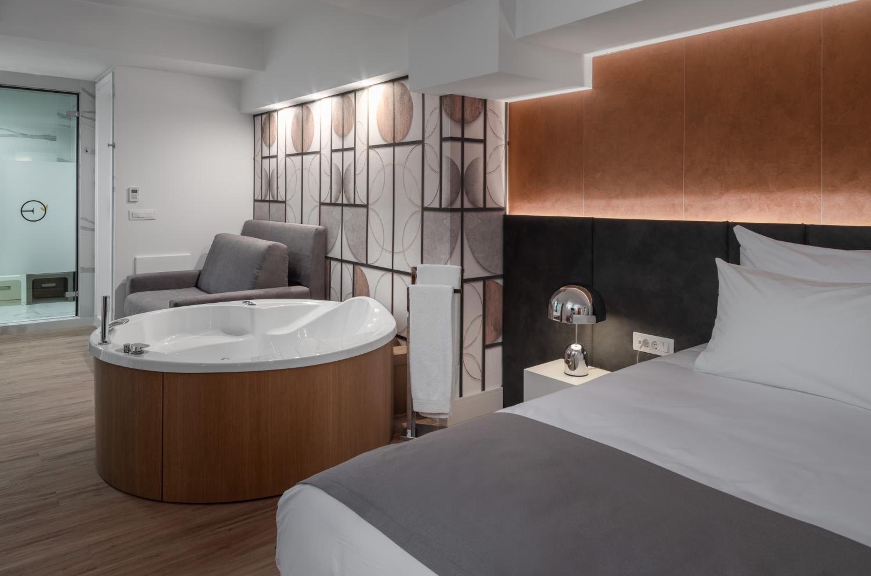 Junior Suite with Hammam & Jacuzzi - Photo 4