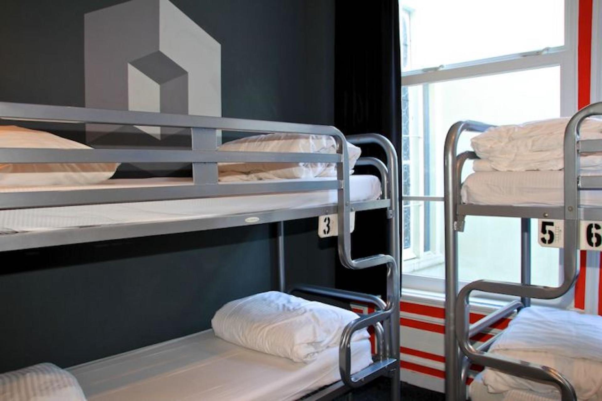 6-Bed Mixed Dormitory Room photo 3