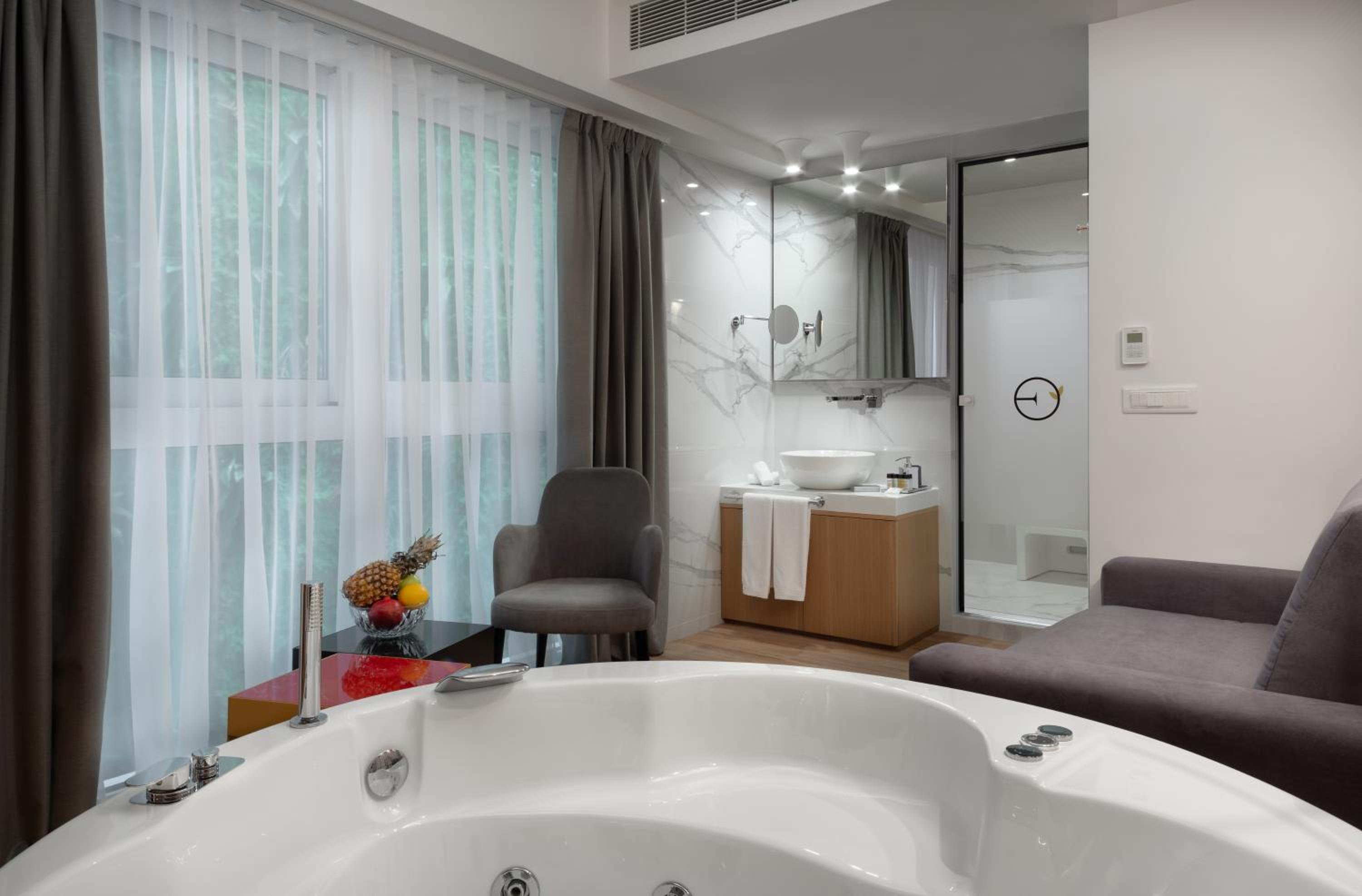 Junior Suite with Hammam & Jacuzzi - Photo 3