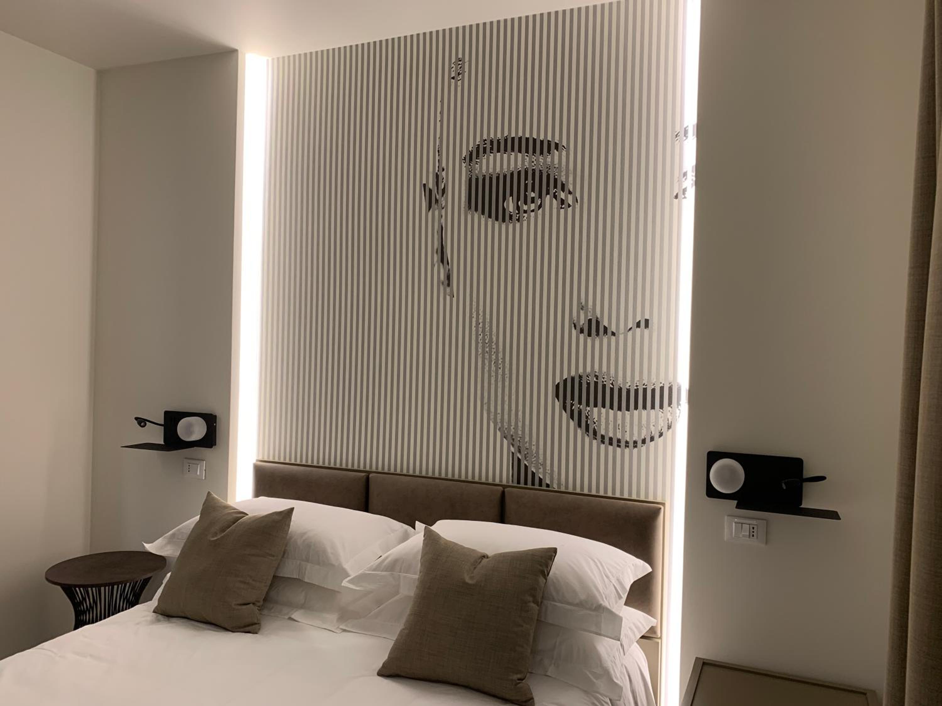 Deluxe Double Room with Balcony photo 2
