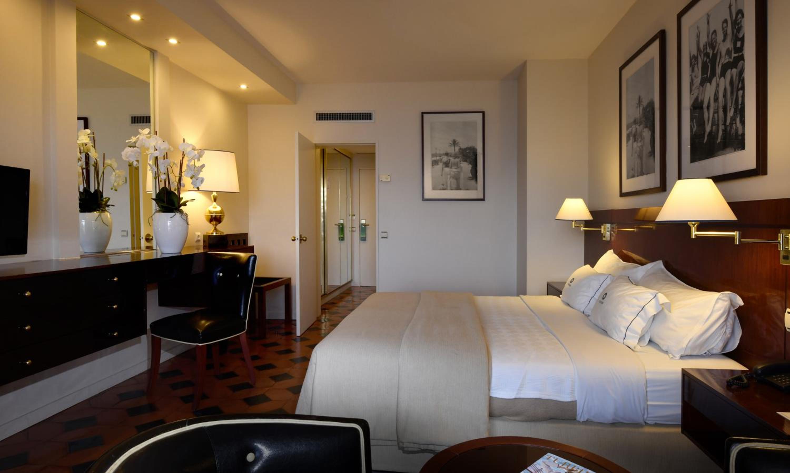 Superior Twin Room with Balcony and Sea View - Photo 2