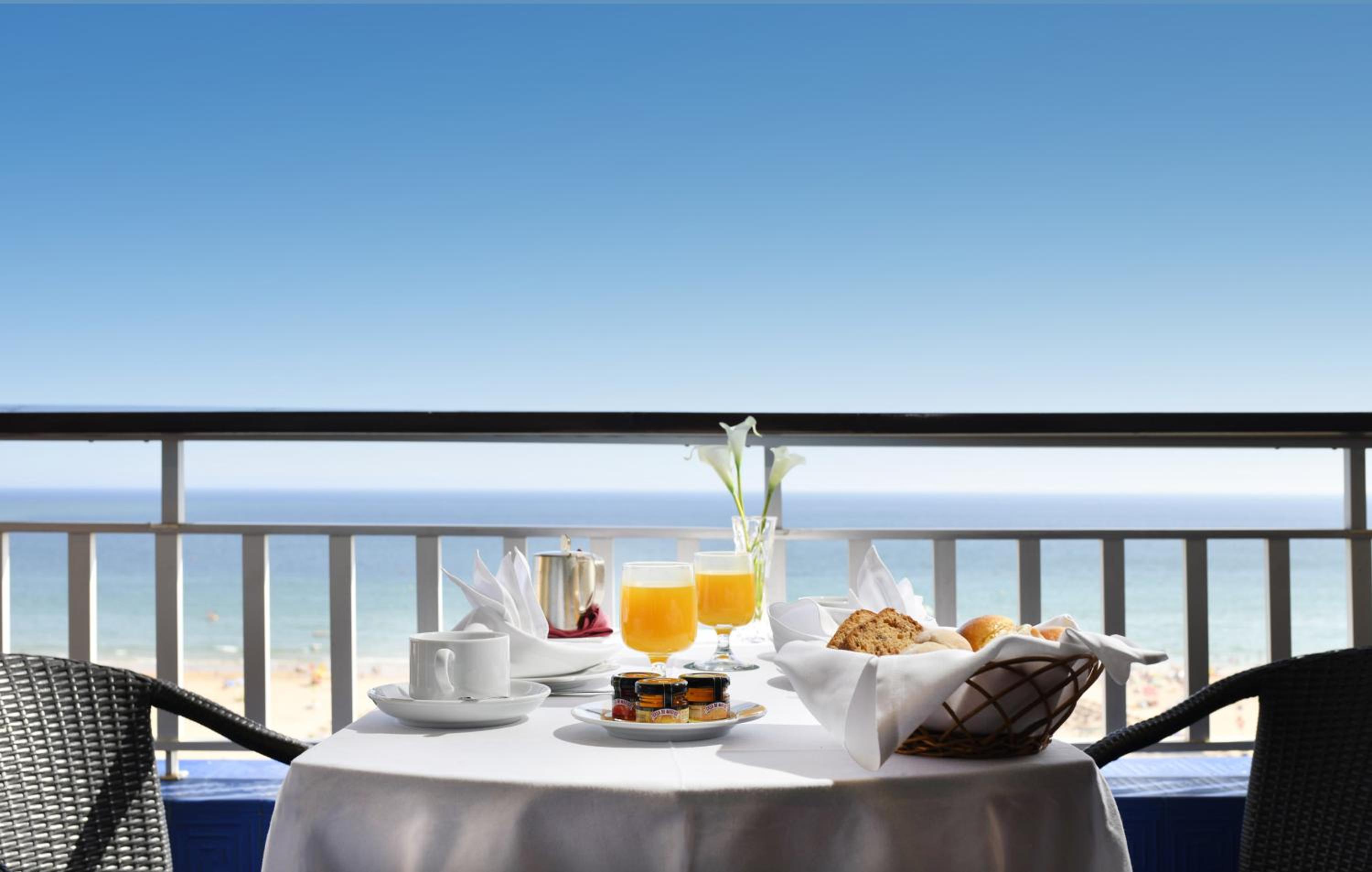 Superior Twin Room with Balcony and Sea View - Photo 9